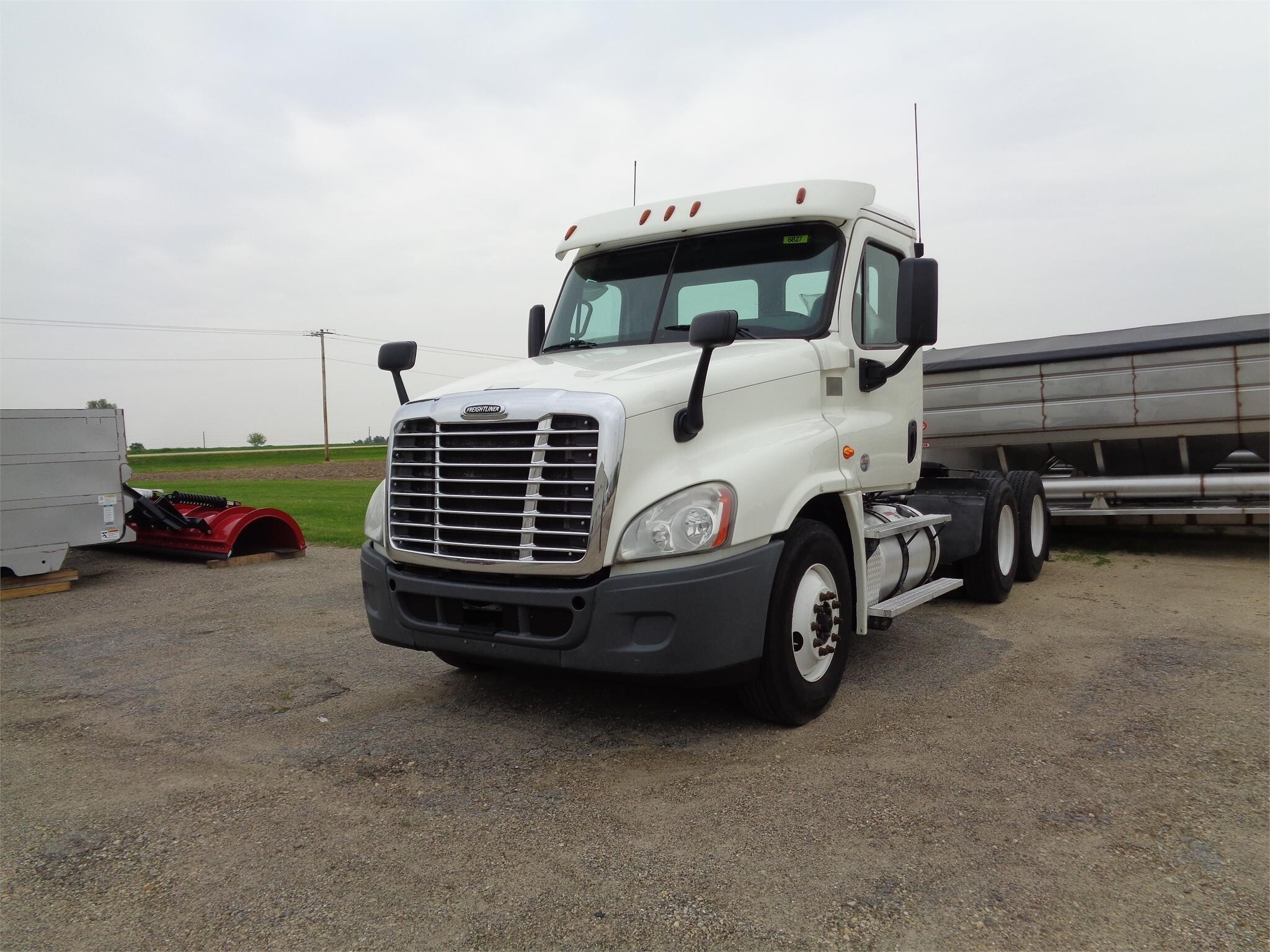 2018 FREIGHTLINER CASCADIA 125 in Fairbank, IA