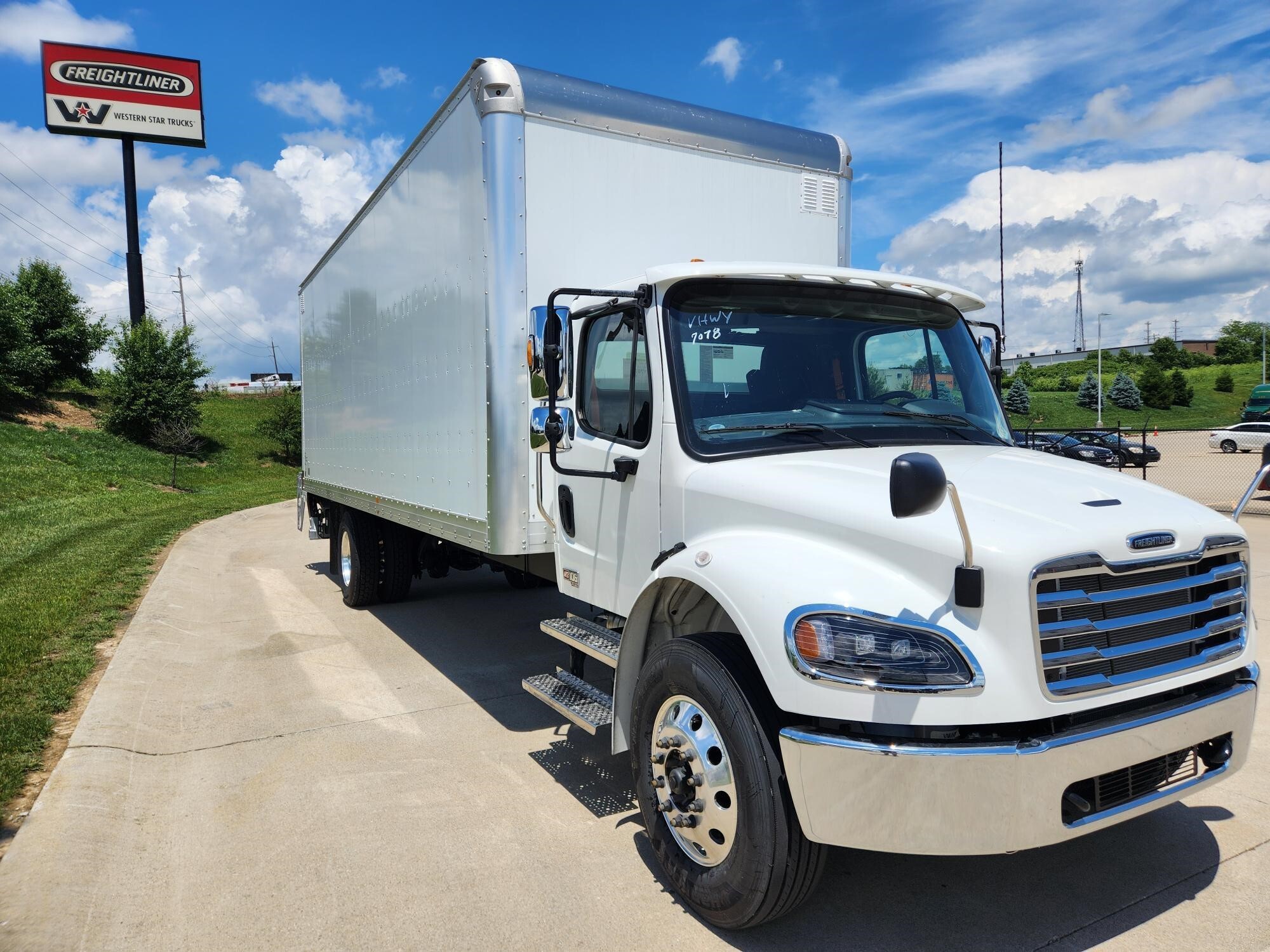 2027 FREIGHTLINER BUSINESS CLASS M2 106 in Walton, KY