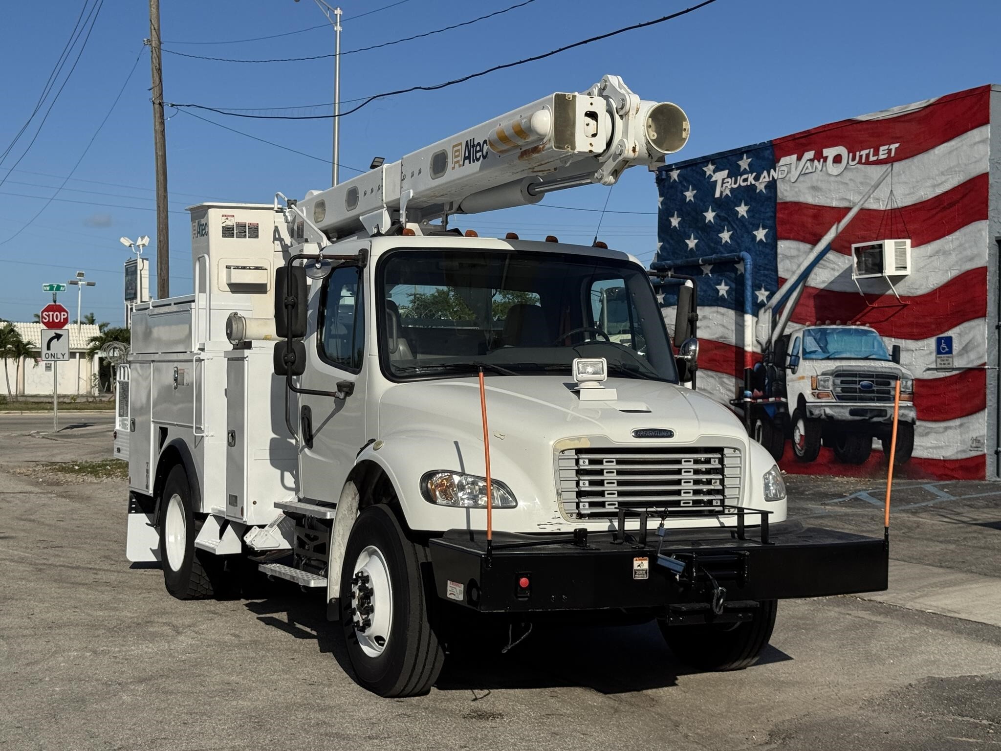2015 FREIGHTLINER BUSINESS CLASS M2 106 in Miami, FL
