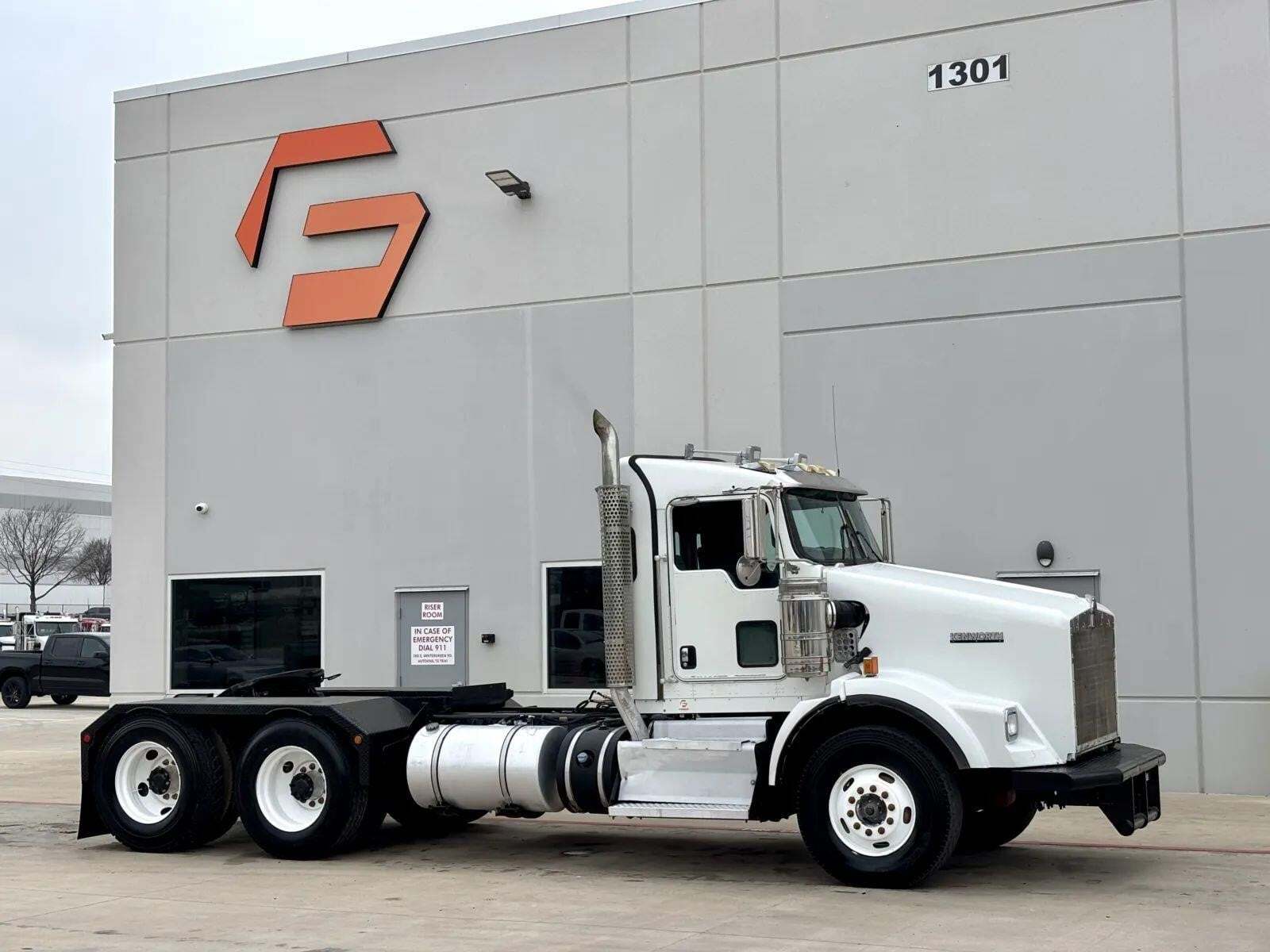 2013 KENWORTH T800 in Hutchins, TX