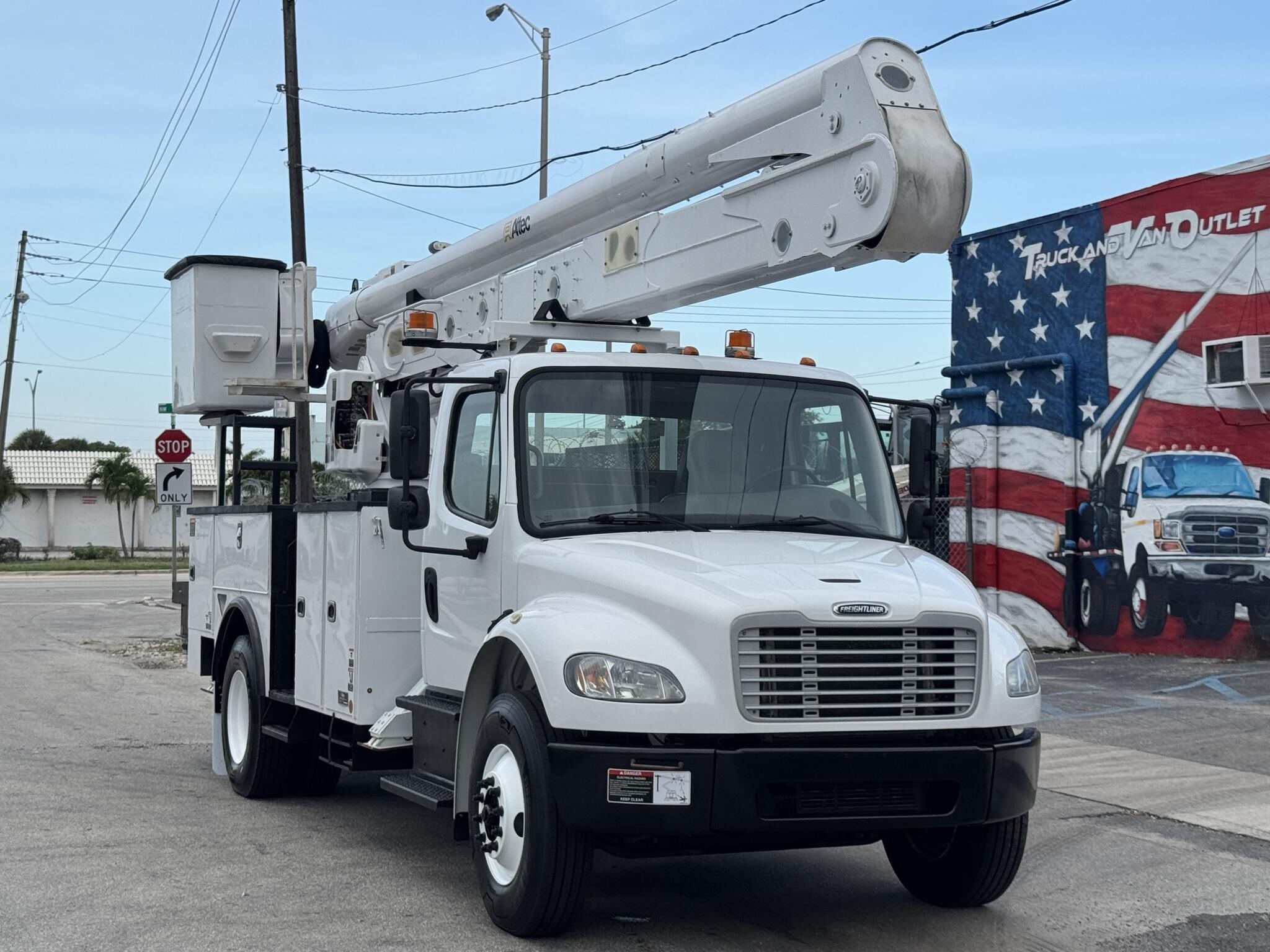 2018 FREIGHTLINER BUSINESS CLASS M2 106 in Miami, FL