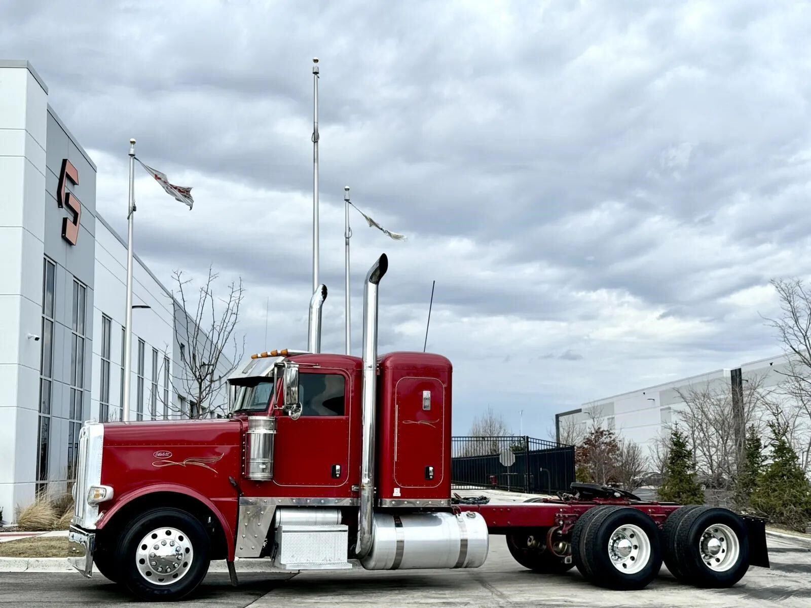 2016 PETERBILT 389 in New Lenox, IL