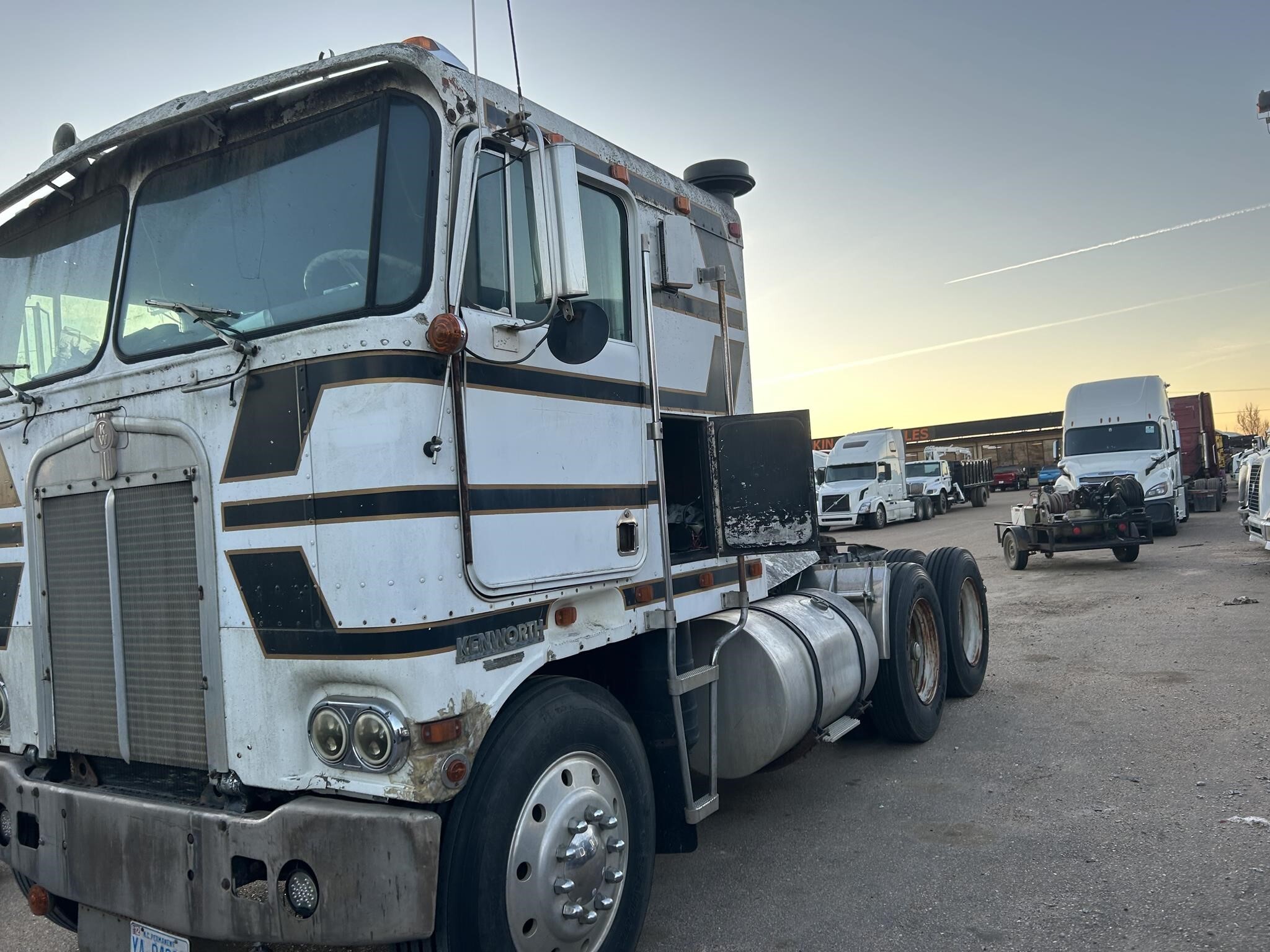 1982 KENWORTH K100 in Covington, TN