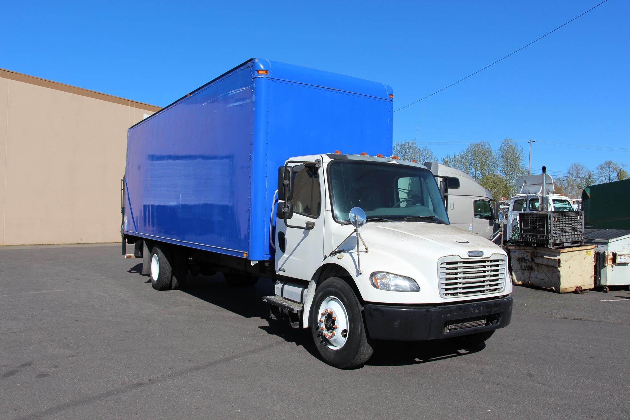 2005 FREIGHTLINER BUSINESS CLASS M2 106 in Portland, OR
