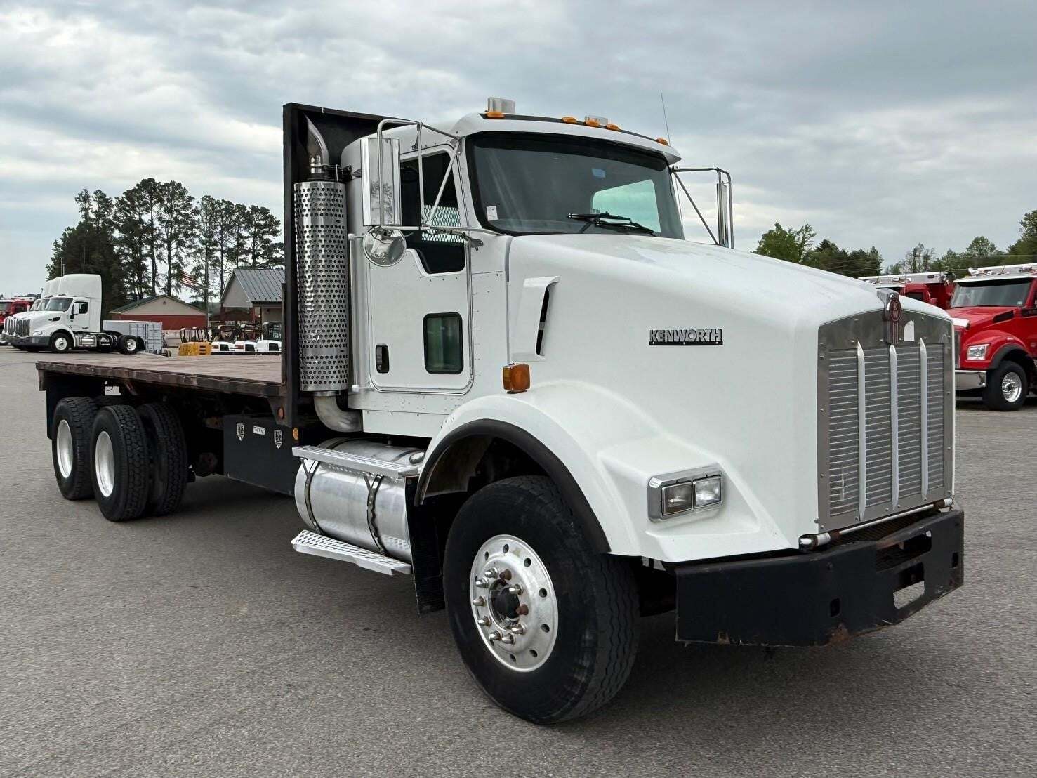 2005 KENWORTH T800 in Chatham, VA