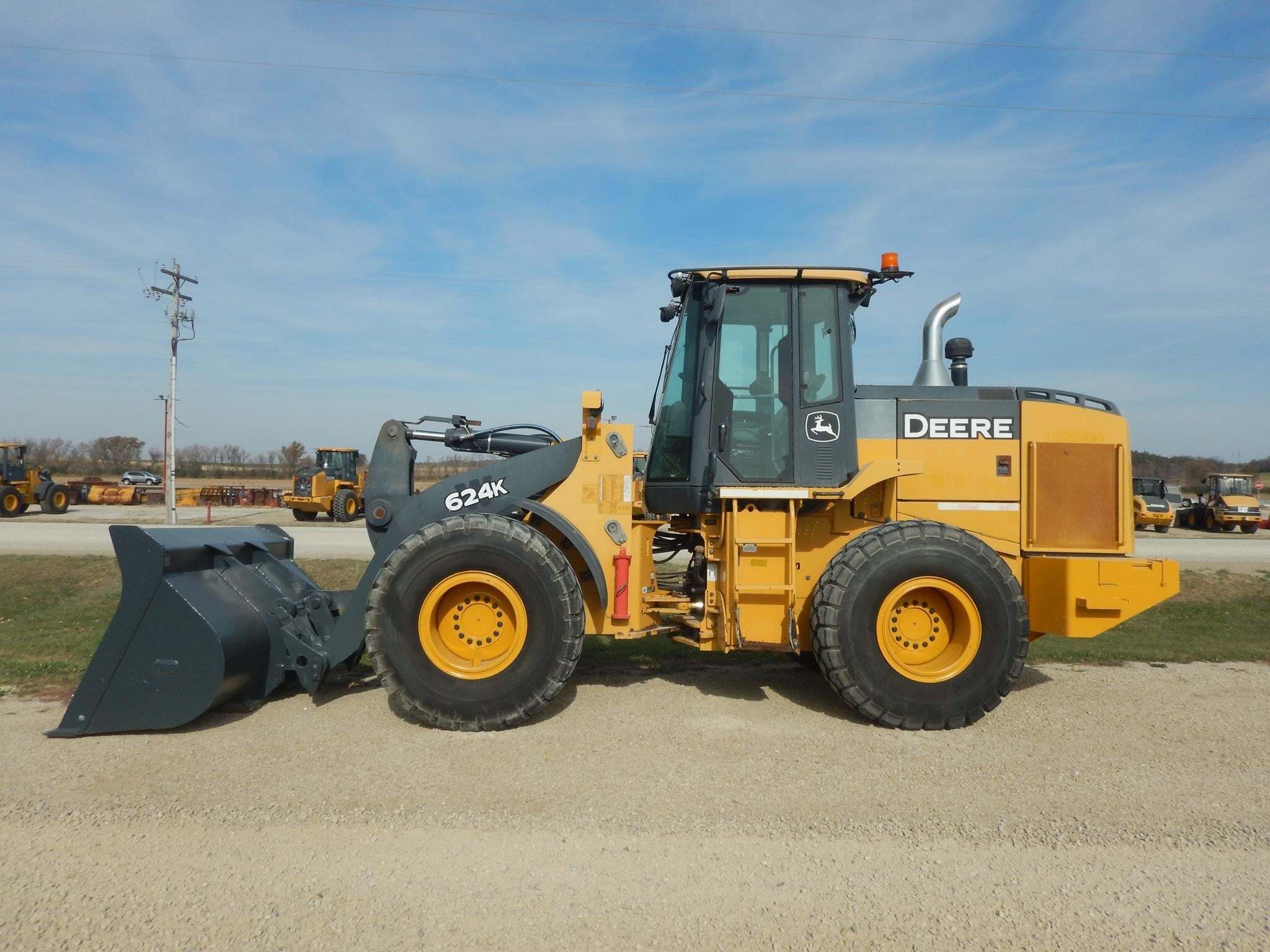 2015 DEERE 624K in Dover, MN