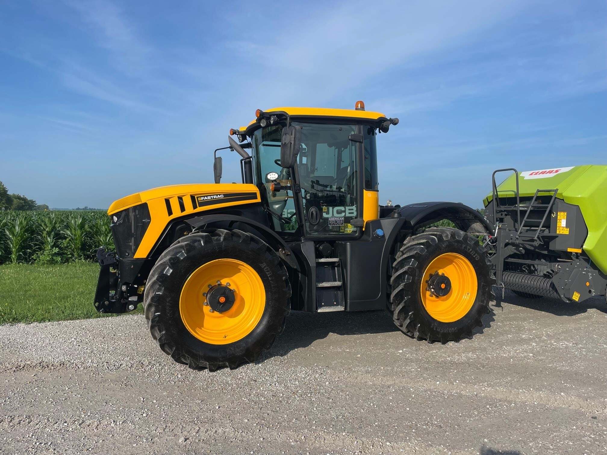 2019 JCB FASTRAC 4220 in Sabina, OH