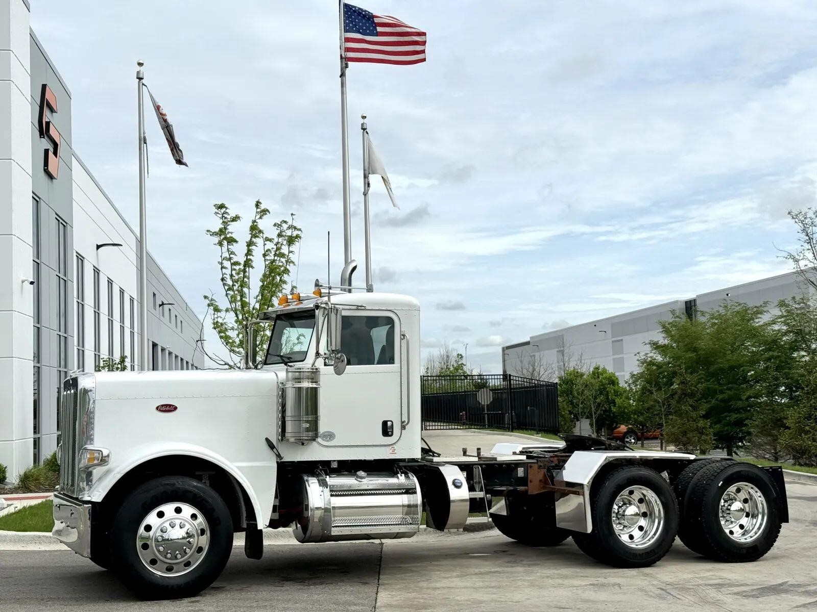 2020 PETERBILT 389 in New Lenox, IL