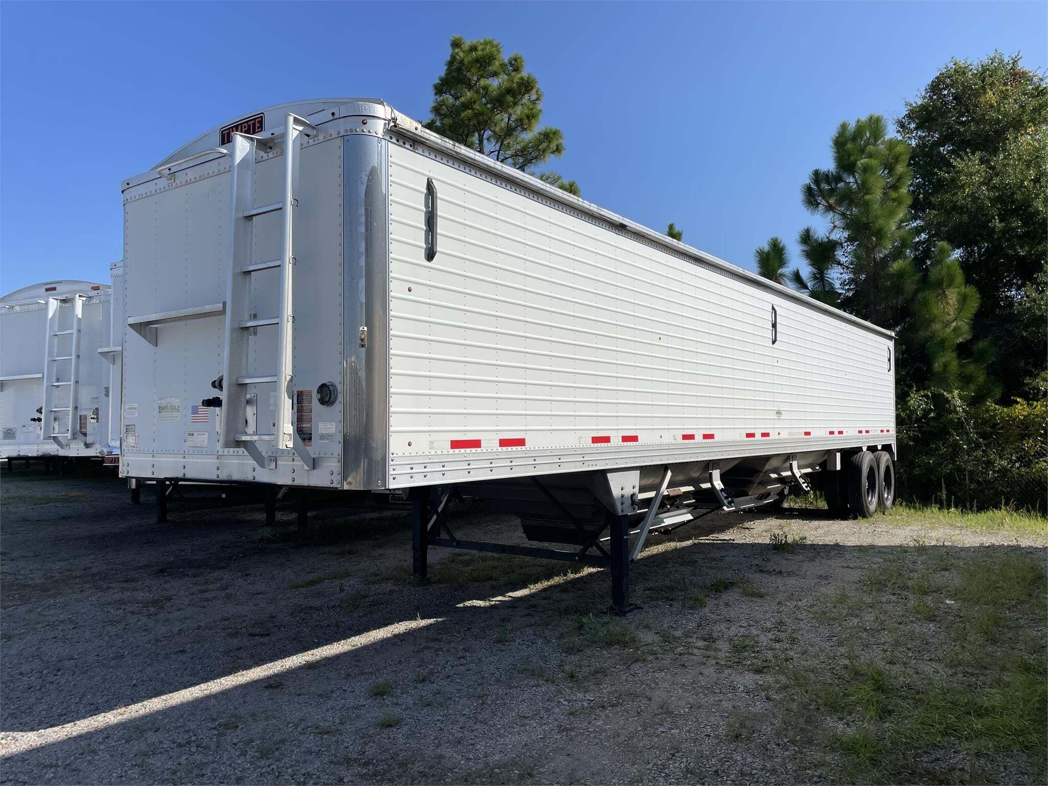 2020 TIMPTE 42' X 96" X 78" WHITE HOPPER BOTTOM in Rustburg, VA