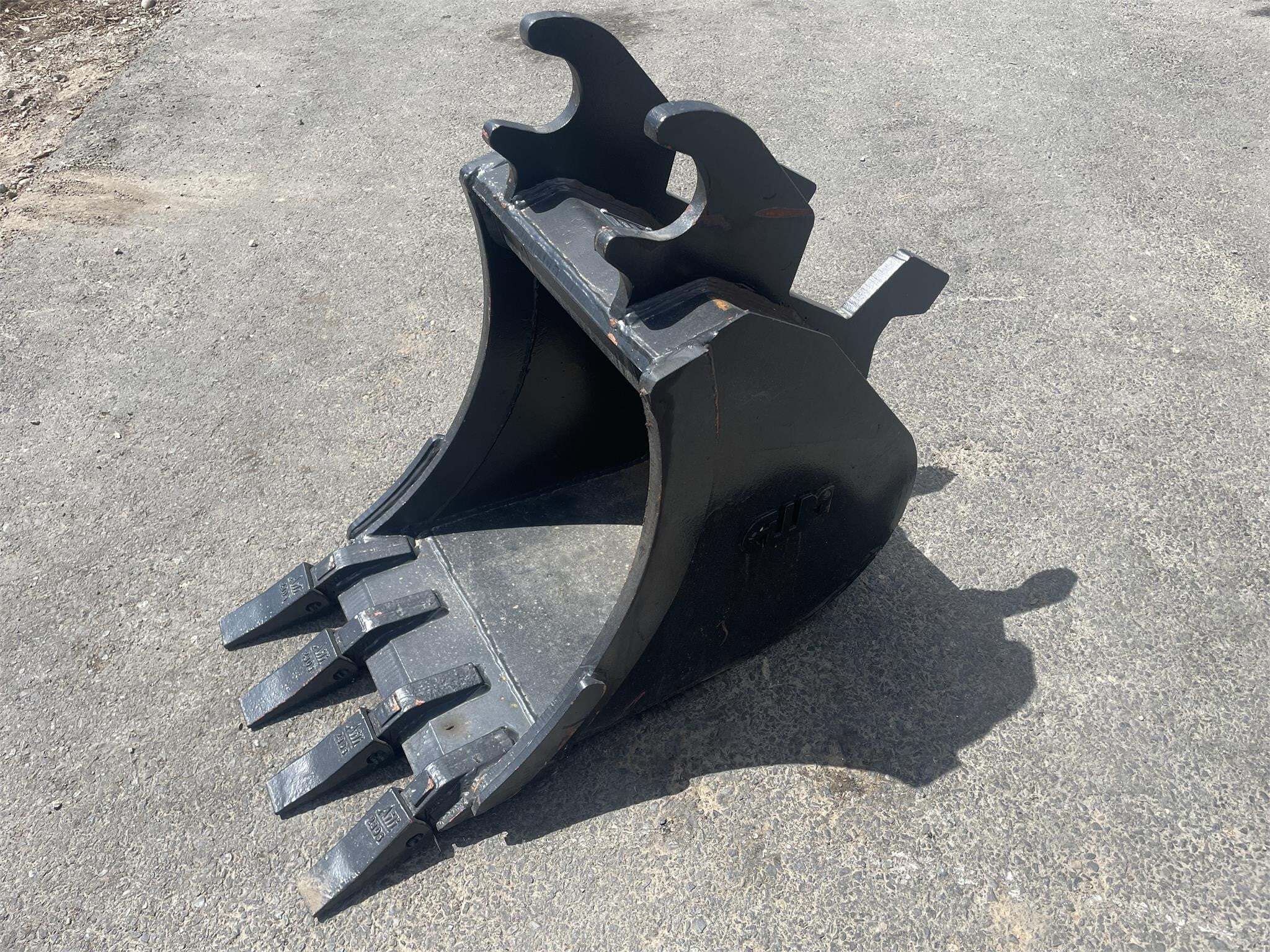 2023 18" TOOTH DEERE HITACHI Attachment in Cle Elum, WA