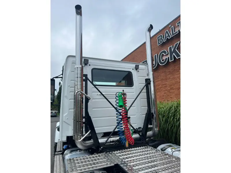 2027 VOLVO VHD64FT300