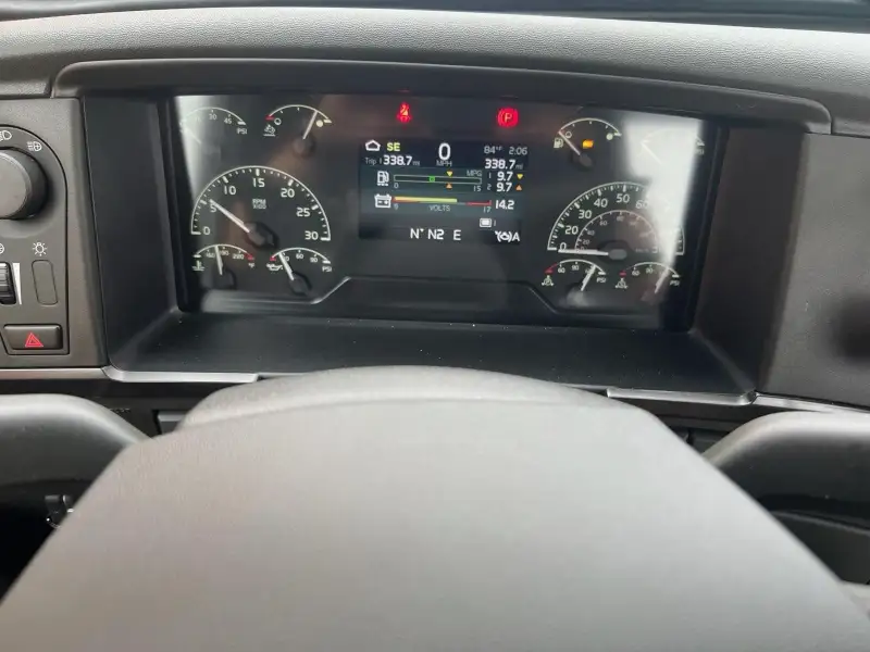 2027 VOLVO VHD64FT300
