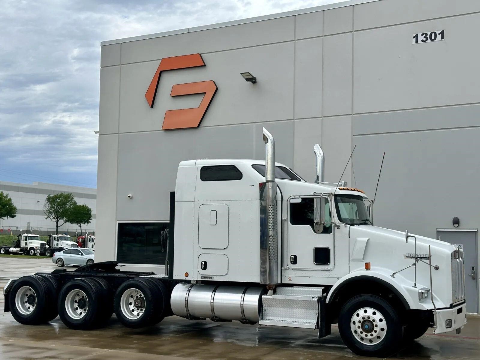 2012 KENWORTH T800 in Hutchins, TX