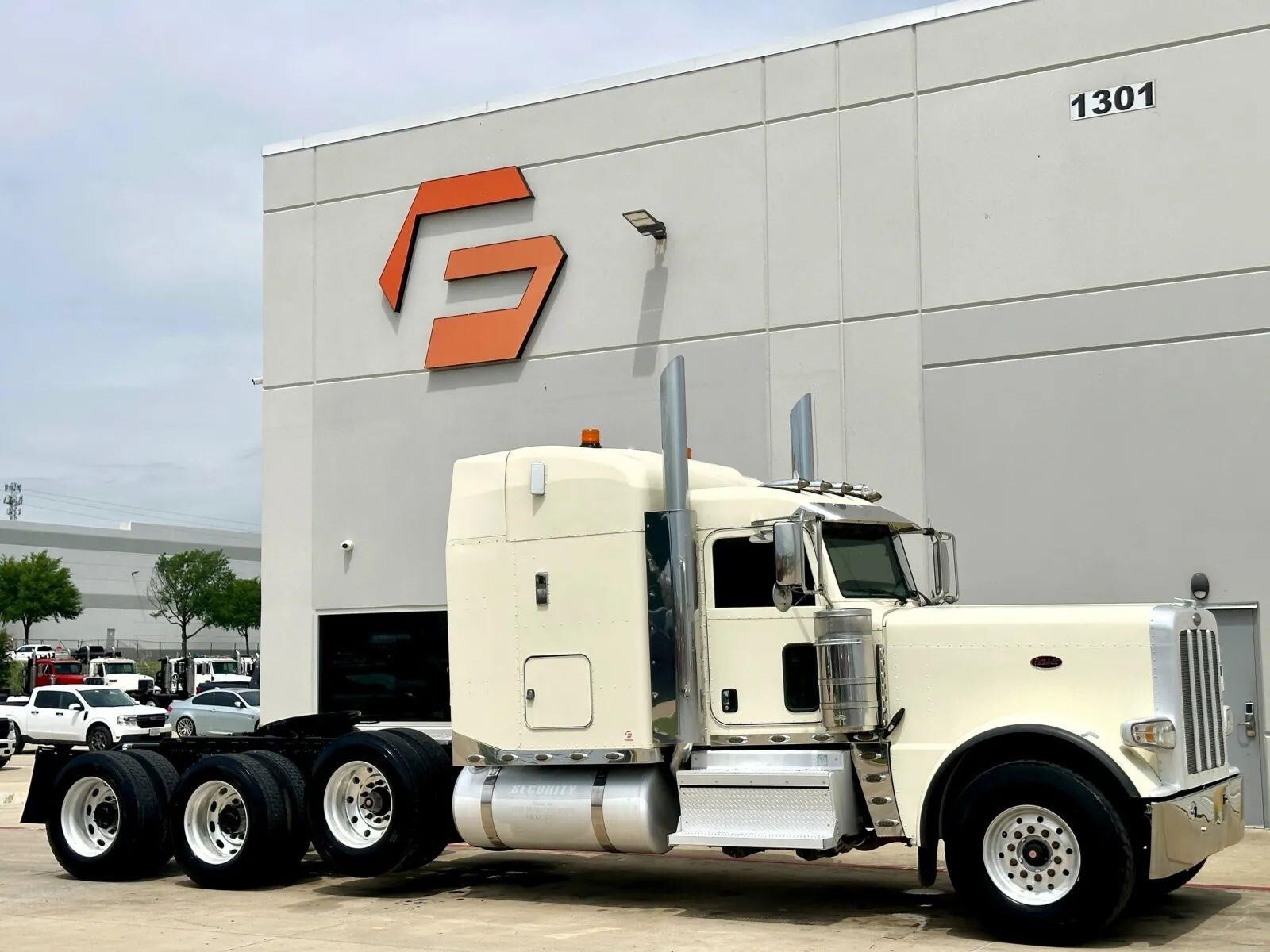 2019 PETERBILT 389 in Hutchins, TX