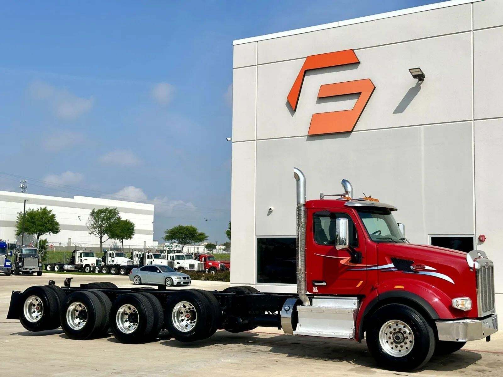 2017 PETERBILT 567 in Hutchins, TX