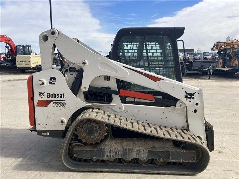 2022 BOBCAT T770 in Farley, IA