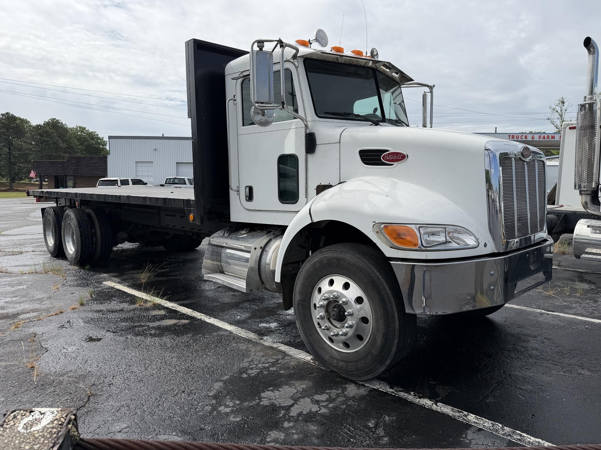 2006 PETERBILT 335 in Monroe, NC