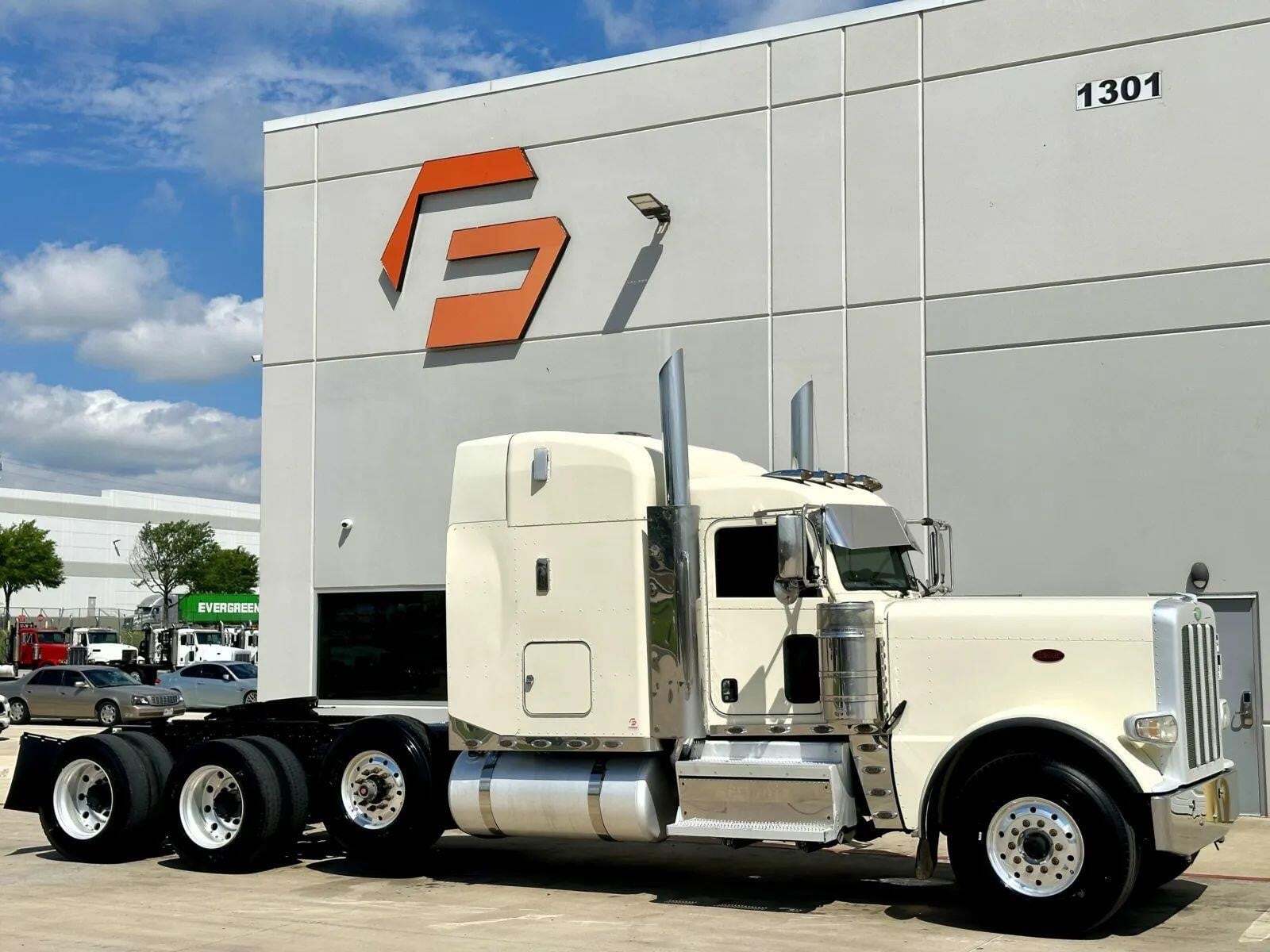 2019 PETERBILT 389 in Hutchins, TX