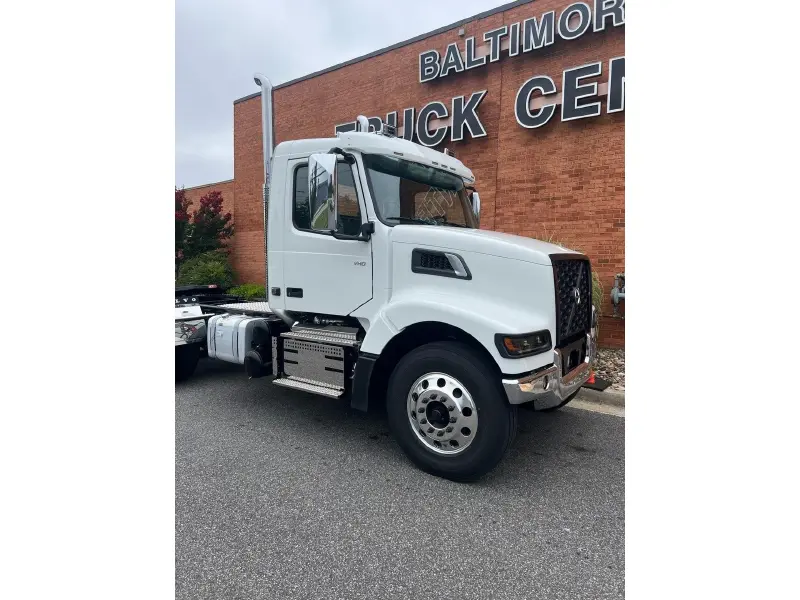 2027 VOLVO VHD64FT300