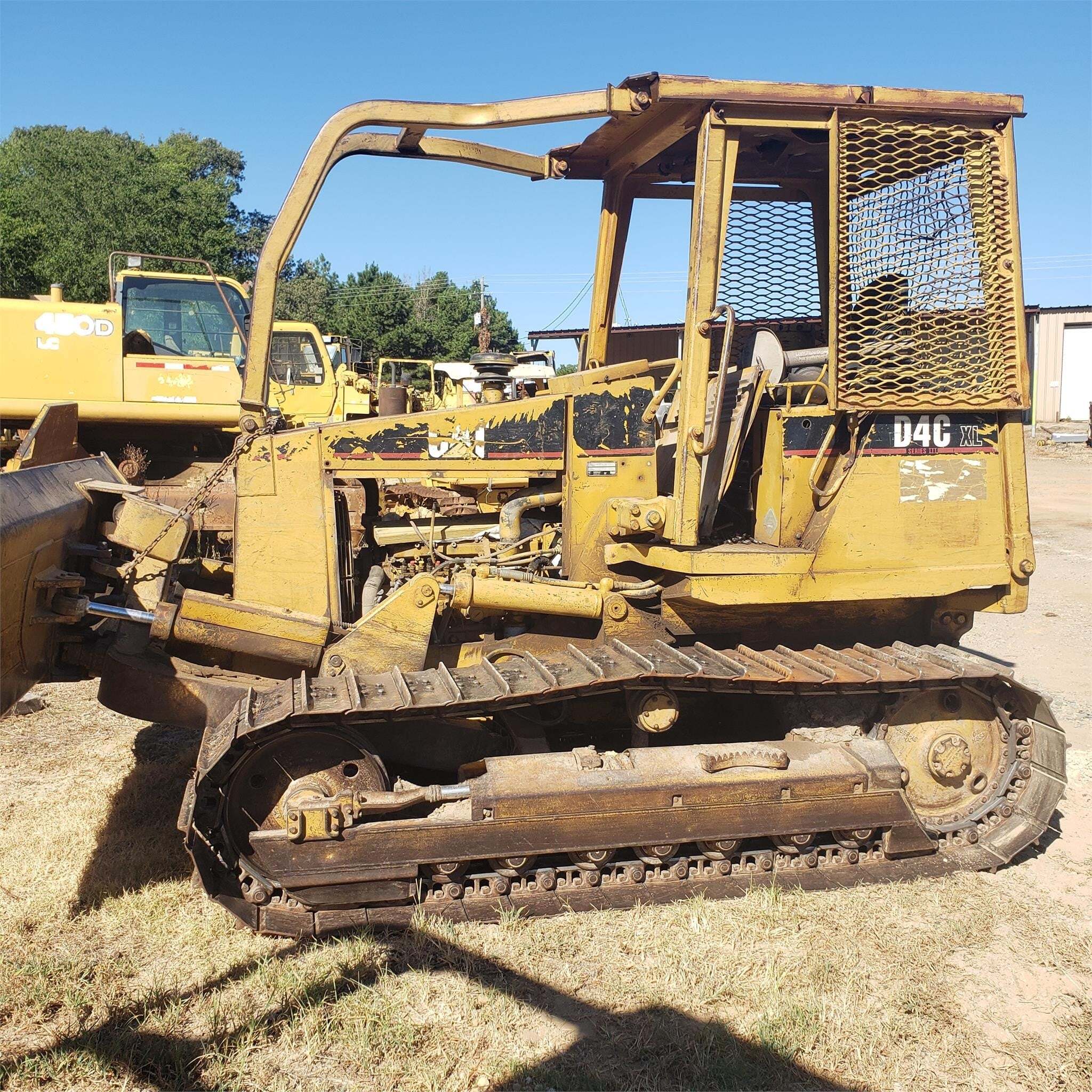 1995 CATERPILLAR D4C XL III in Hughes Springs, TX