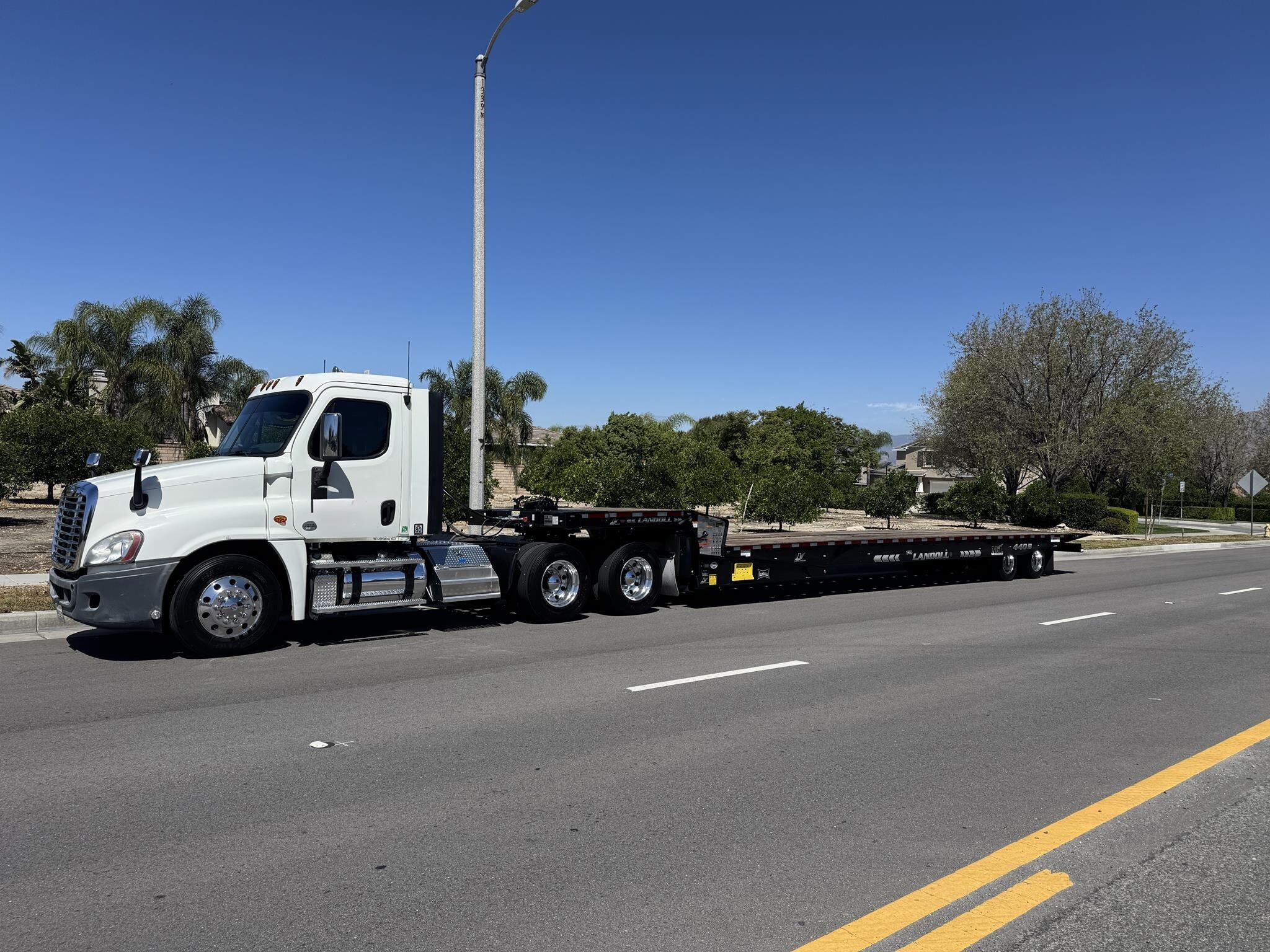 2016 FREIGHTLINER CASCADIA 125 in West Covina, CA