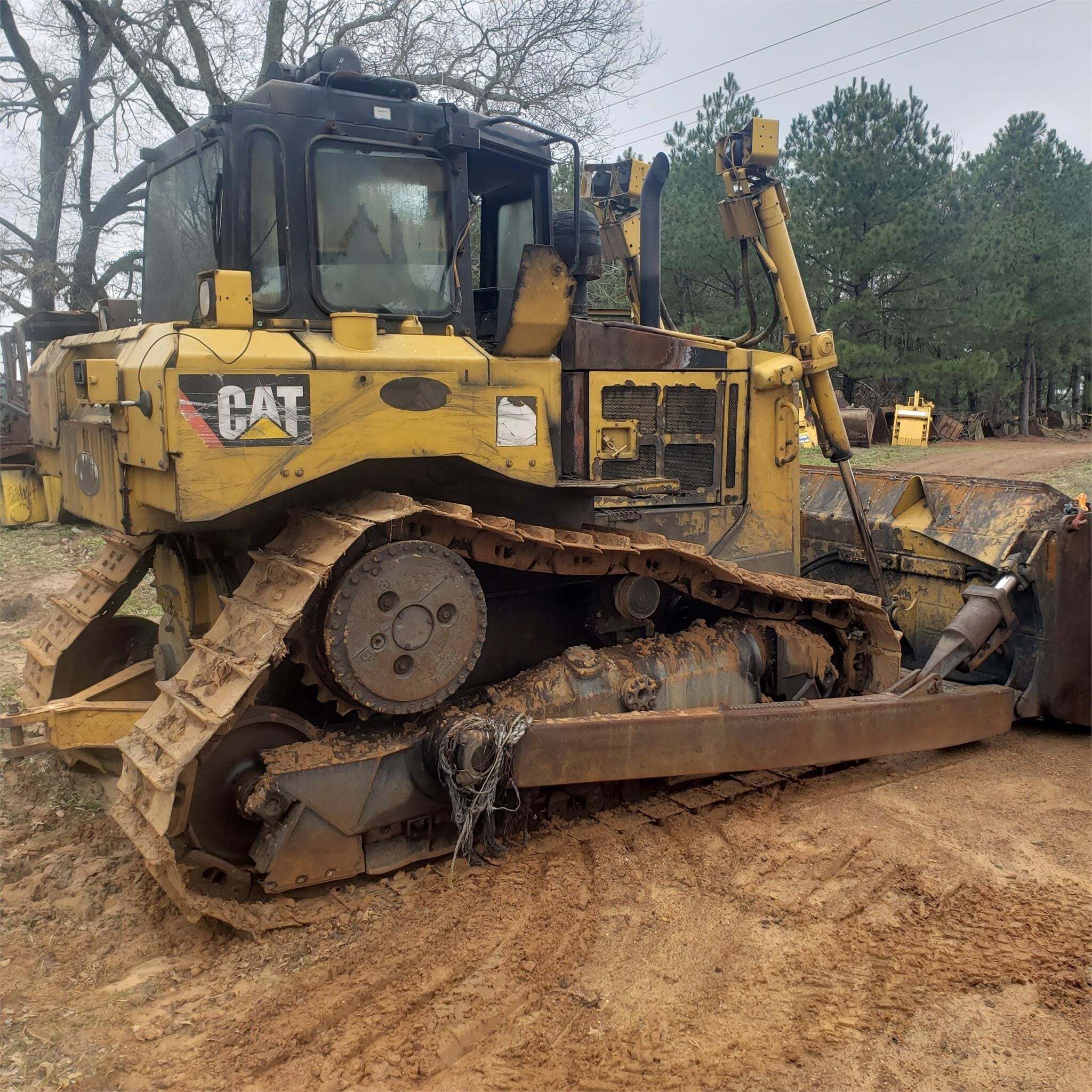 2010 CATERPILLAR D6T XL WH in Hughes Springs, TX