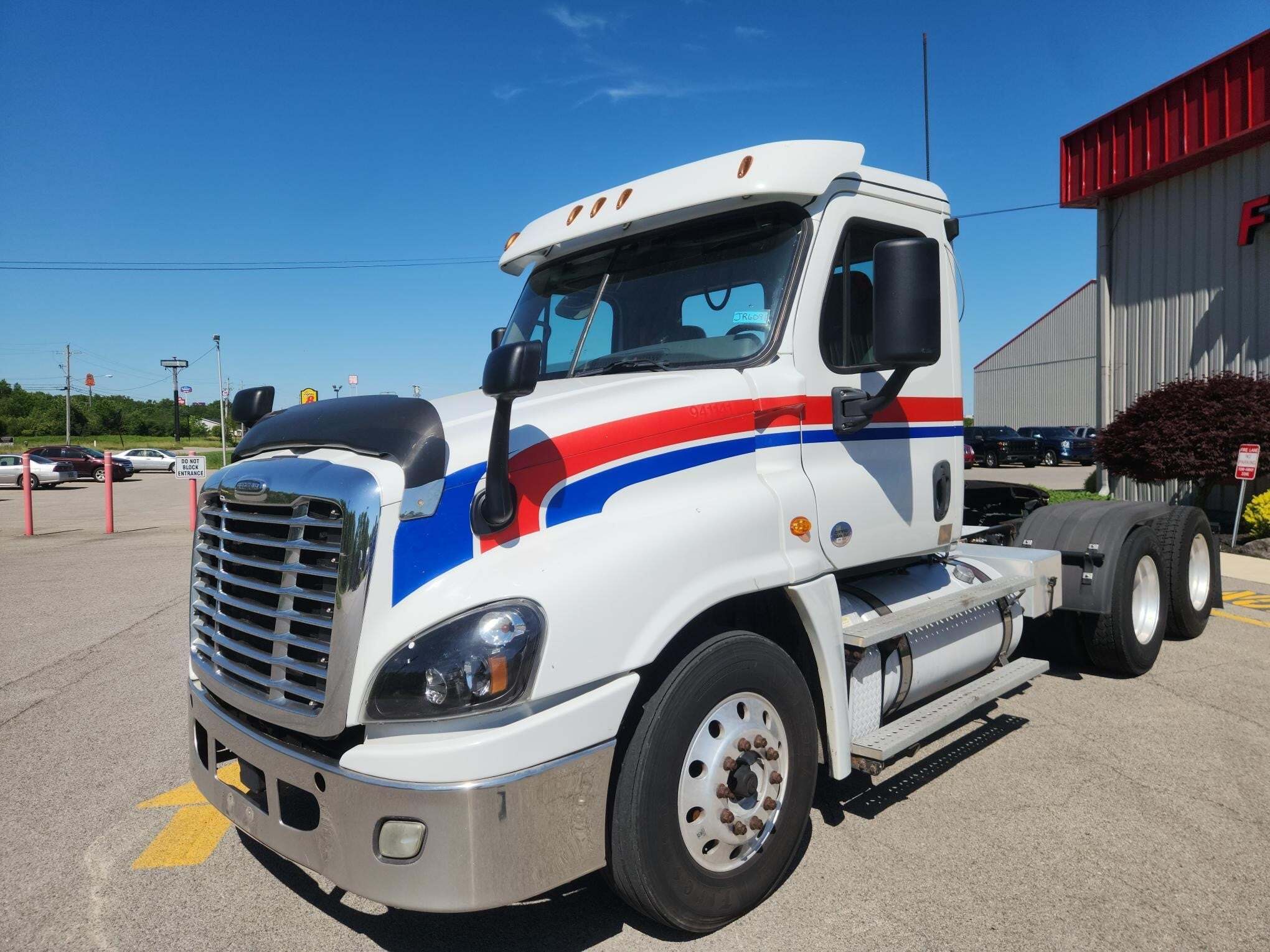 2018 FREIGHTLINER CASCADIA 125 in Youngstown, OH