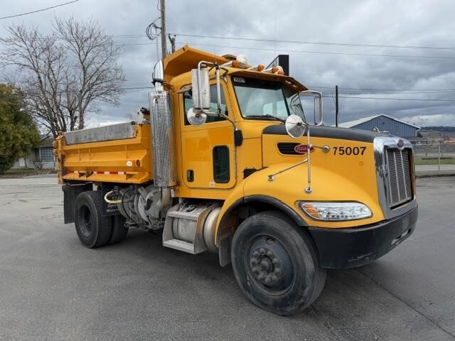 2006 PETERBILT 335 in Pacific, WA