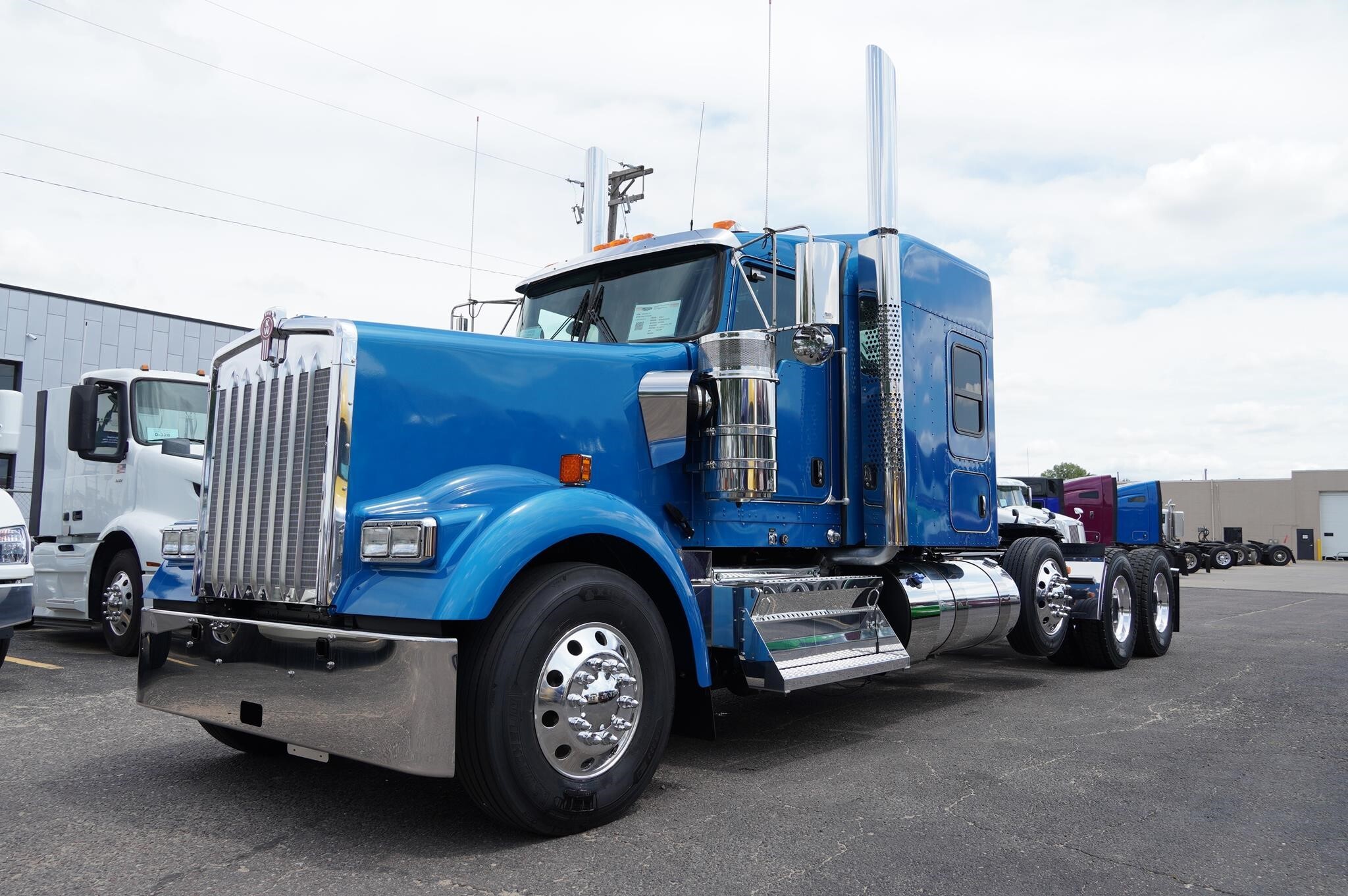 2027 KENWORTH W900L in Sioux Falls, SD