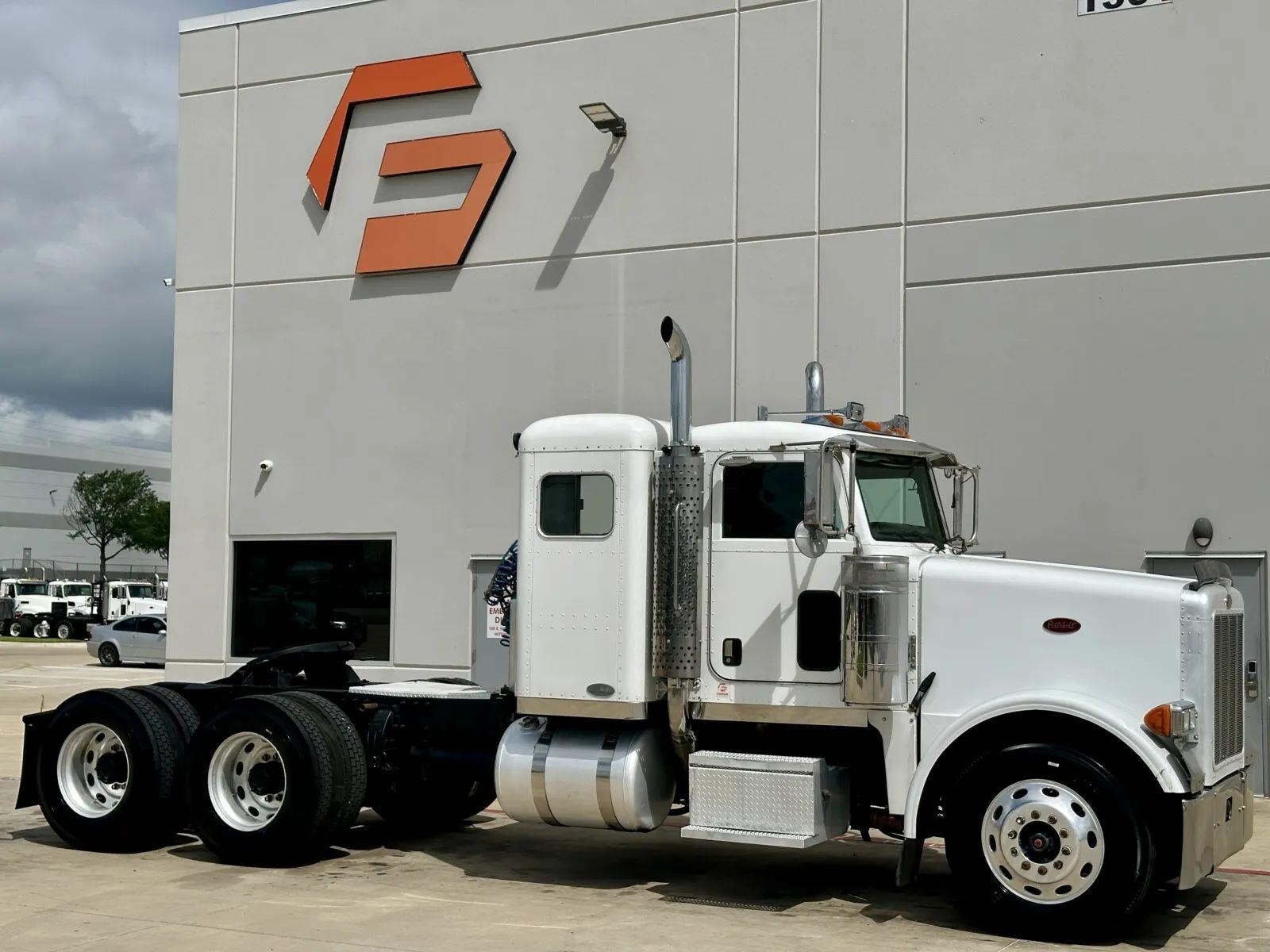 2006 PETERBILT 378 in Hutchins, TX