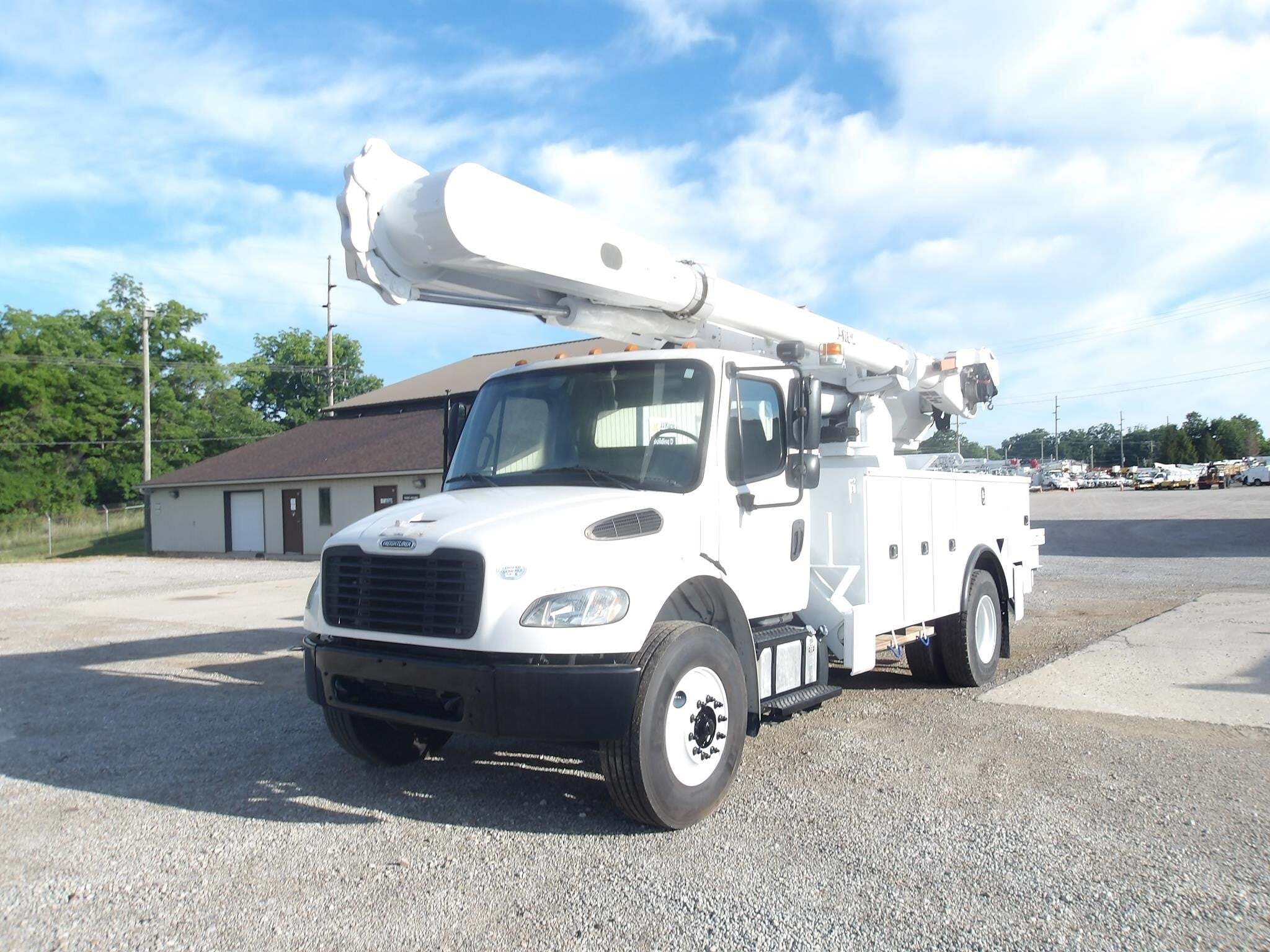2020 FREIGHTLINER BUSINESS CLASS M2 106 in Fort Wayne, IN