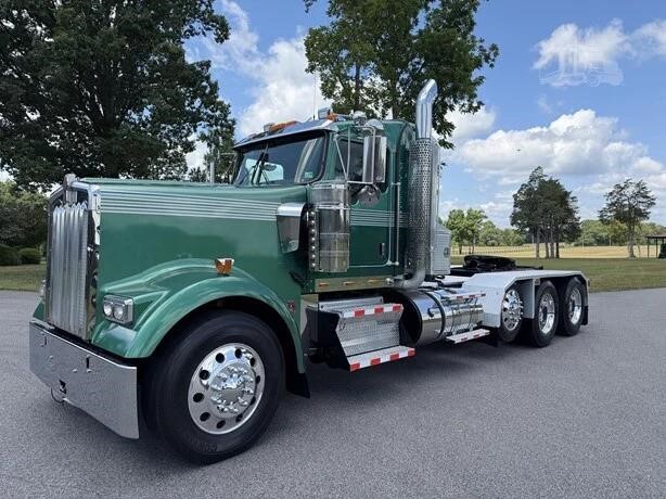 2013 KENWORTH W900 in Chatham, VA