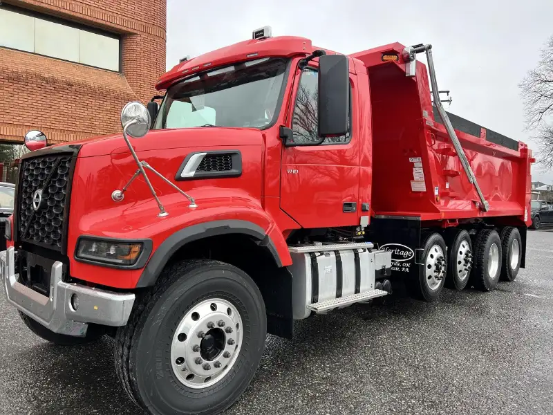 2027 VOLVO VHD104F300