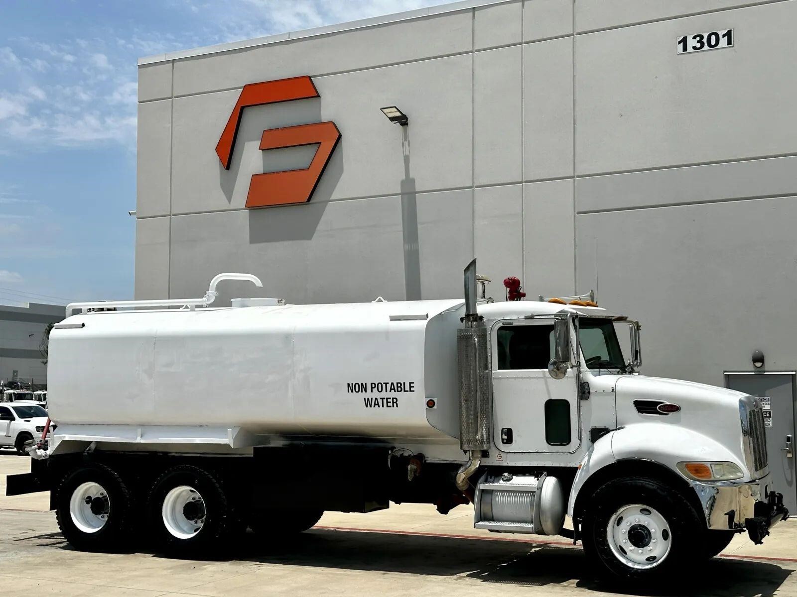 2006 PETERBILT 335 in Hutchins, TX