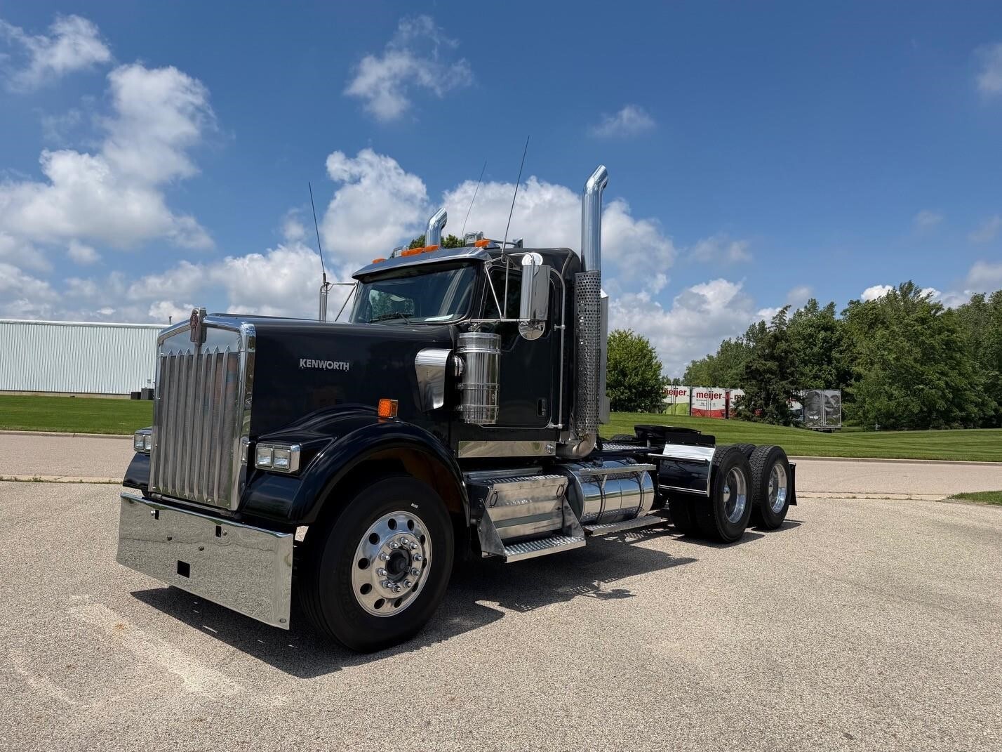 2016 KENWORTH W900 in Grand Rapids, MI