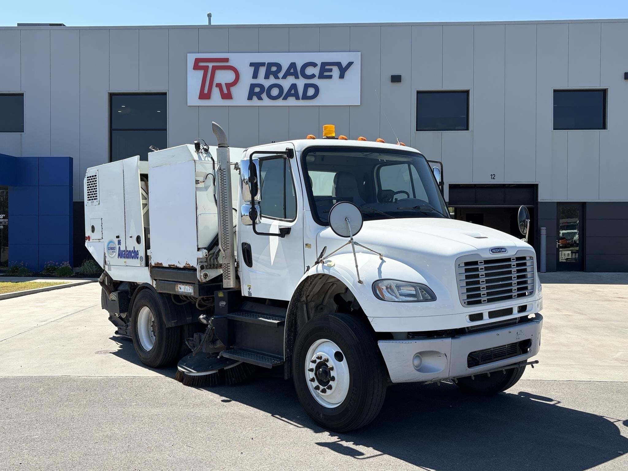 2018 FREIGHTLINER BUSINESS CLASS M2 106 in East Syracuse, NY