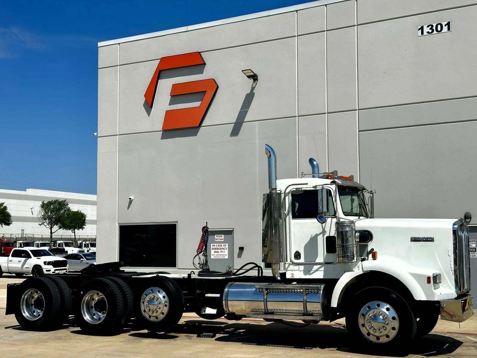 1998 KENWORTH T800 in Hutchins, TX