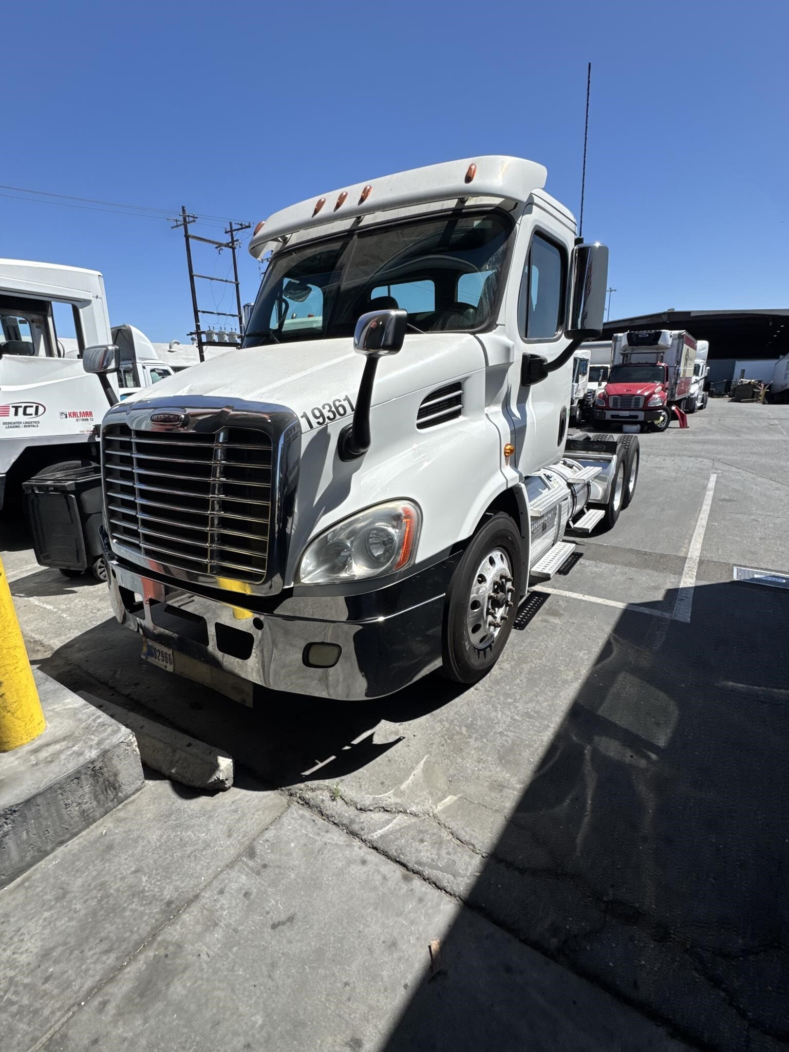 2019 FREIGHTLINER CASCADIA 113 in Los Angeles, CA