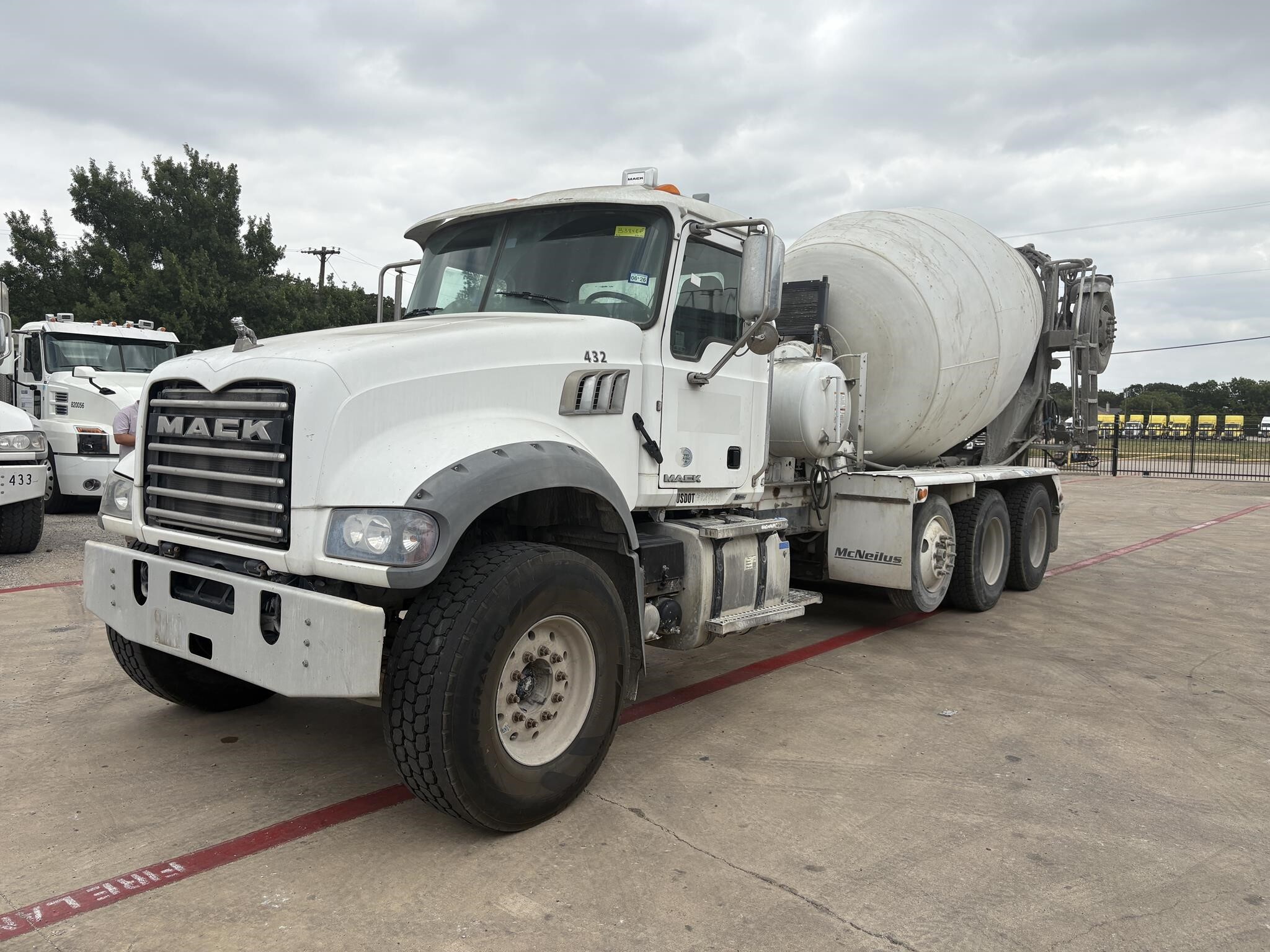 2016 MACK GRANITE GU713 in Dallas, TX