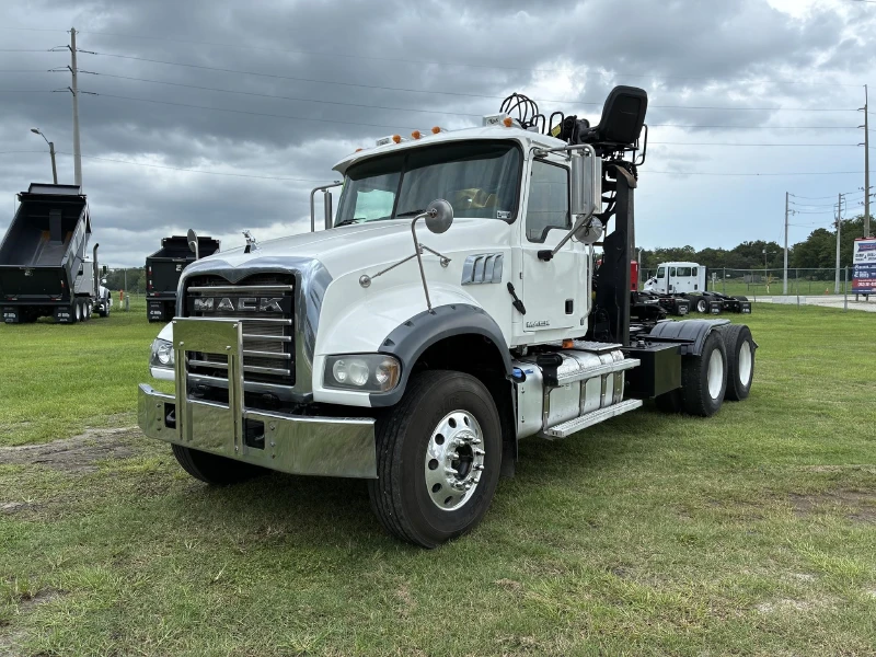2017 MACK GRANITE GU713