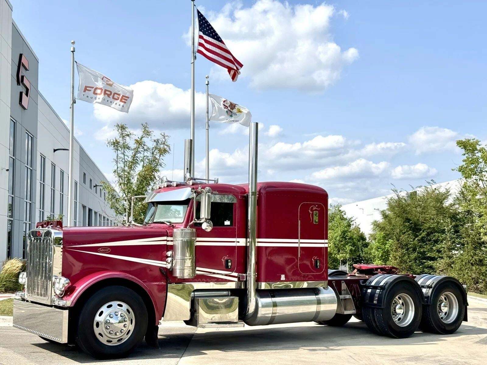2016 PETERBILT 389 in New Lenox, IL