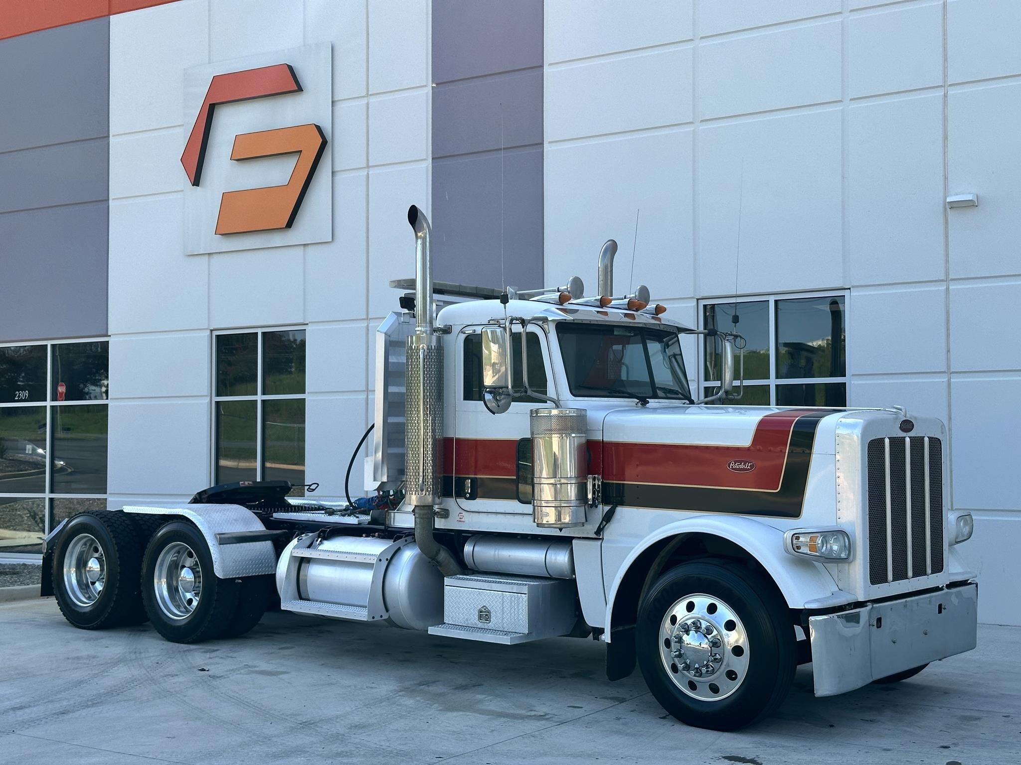 2016 PETERBILT 389 in Greer, SC