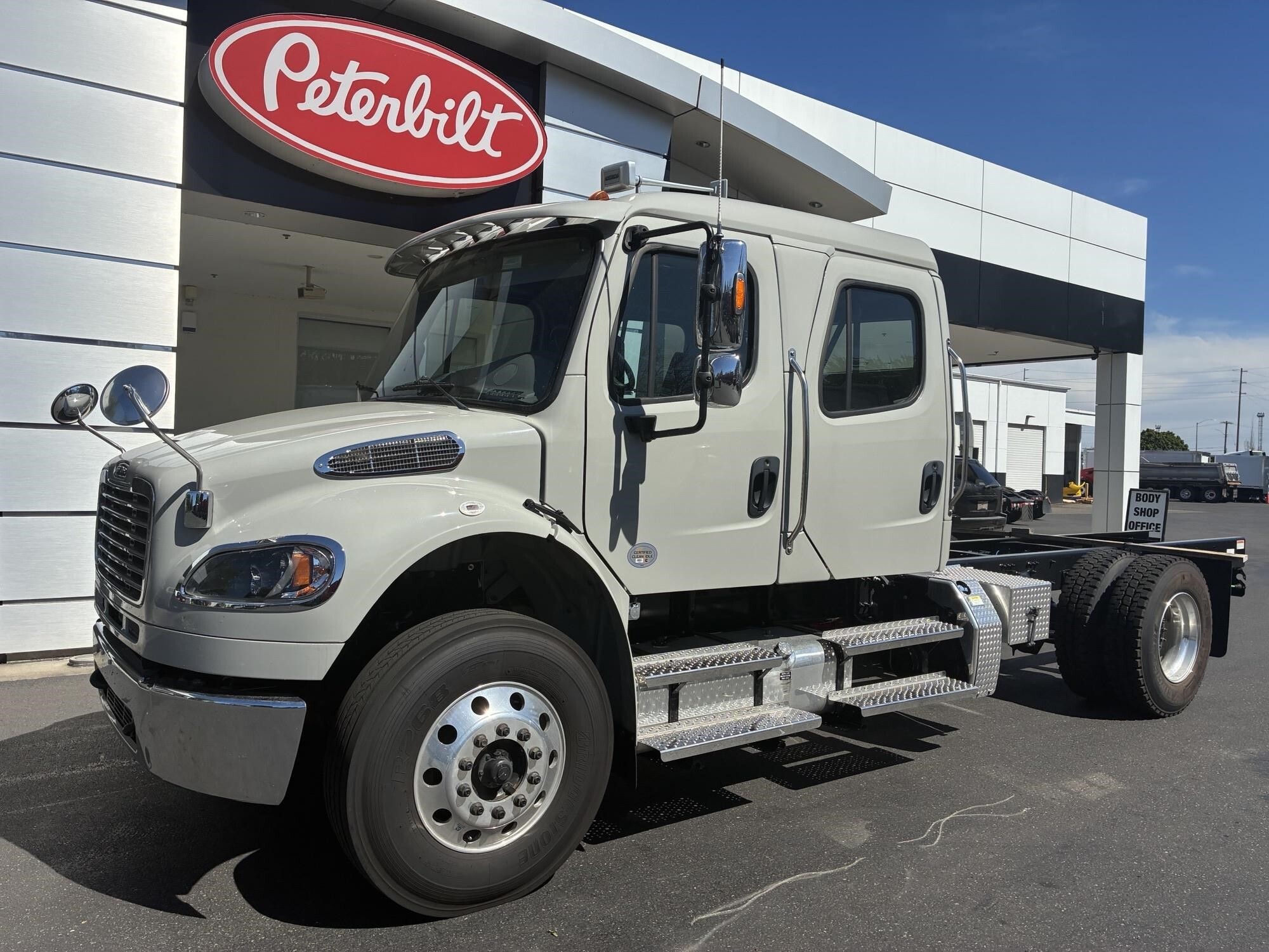 2024 FREIGHTLINER BUSINESS CLASS M2 106 in Portland, OR