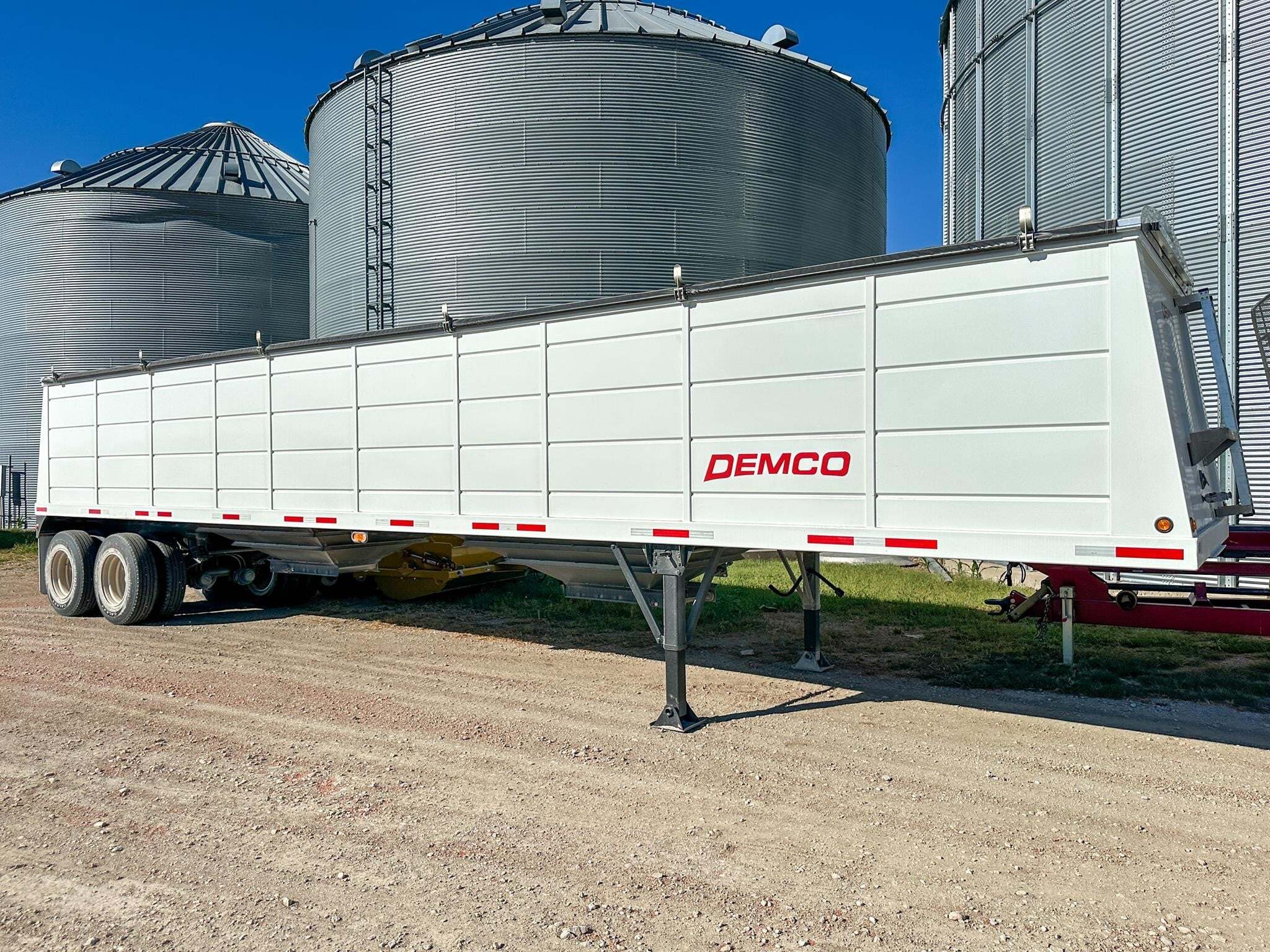 2027 DEMCO 4022 in Henderson, IA