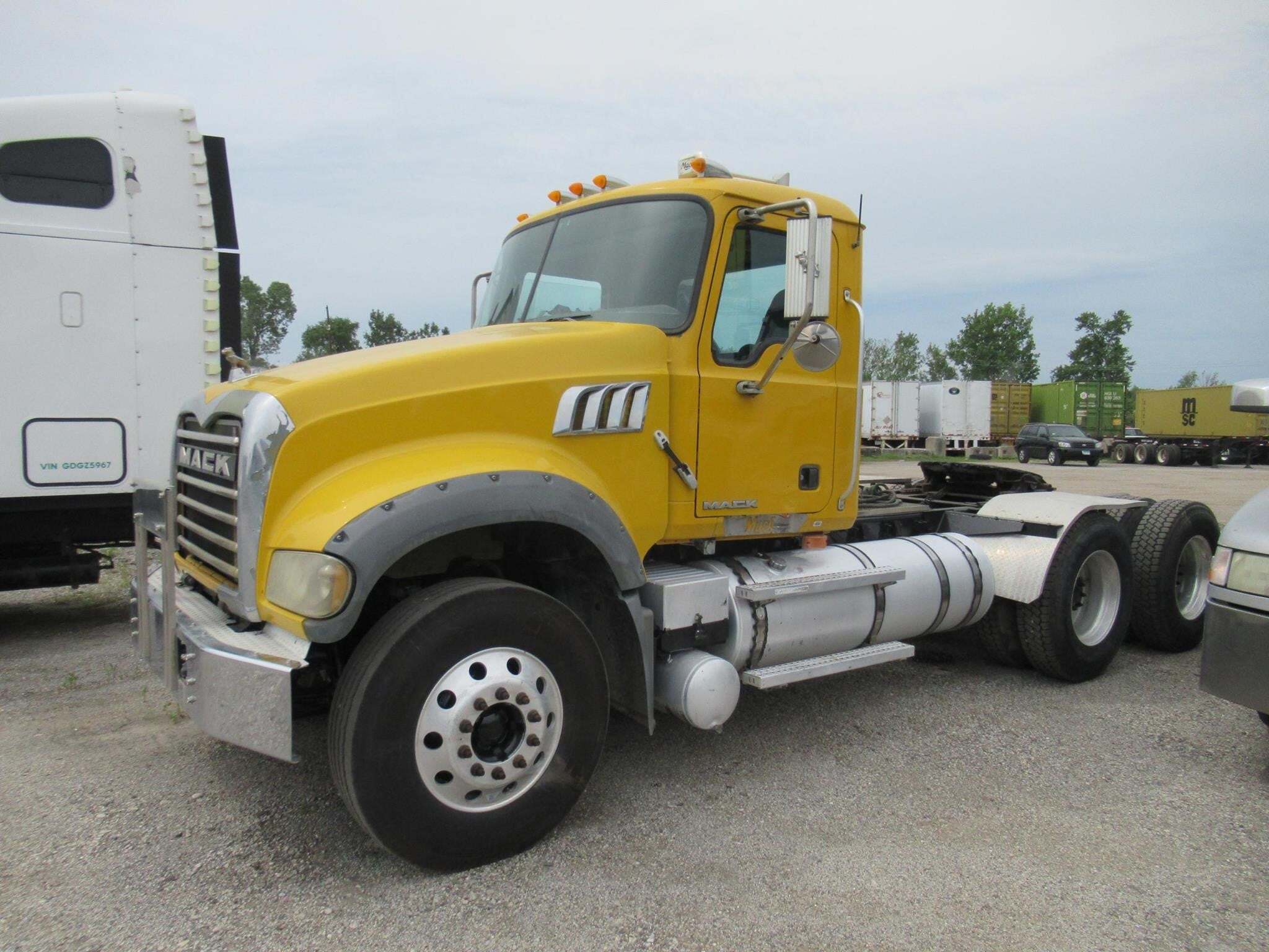 2008 MACK GRANITE GU713 in Alsip, IL