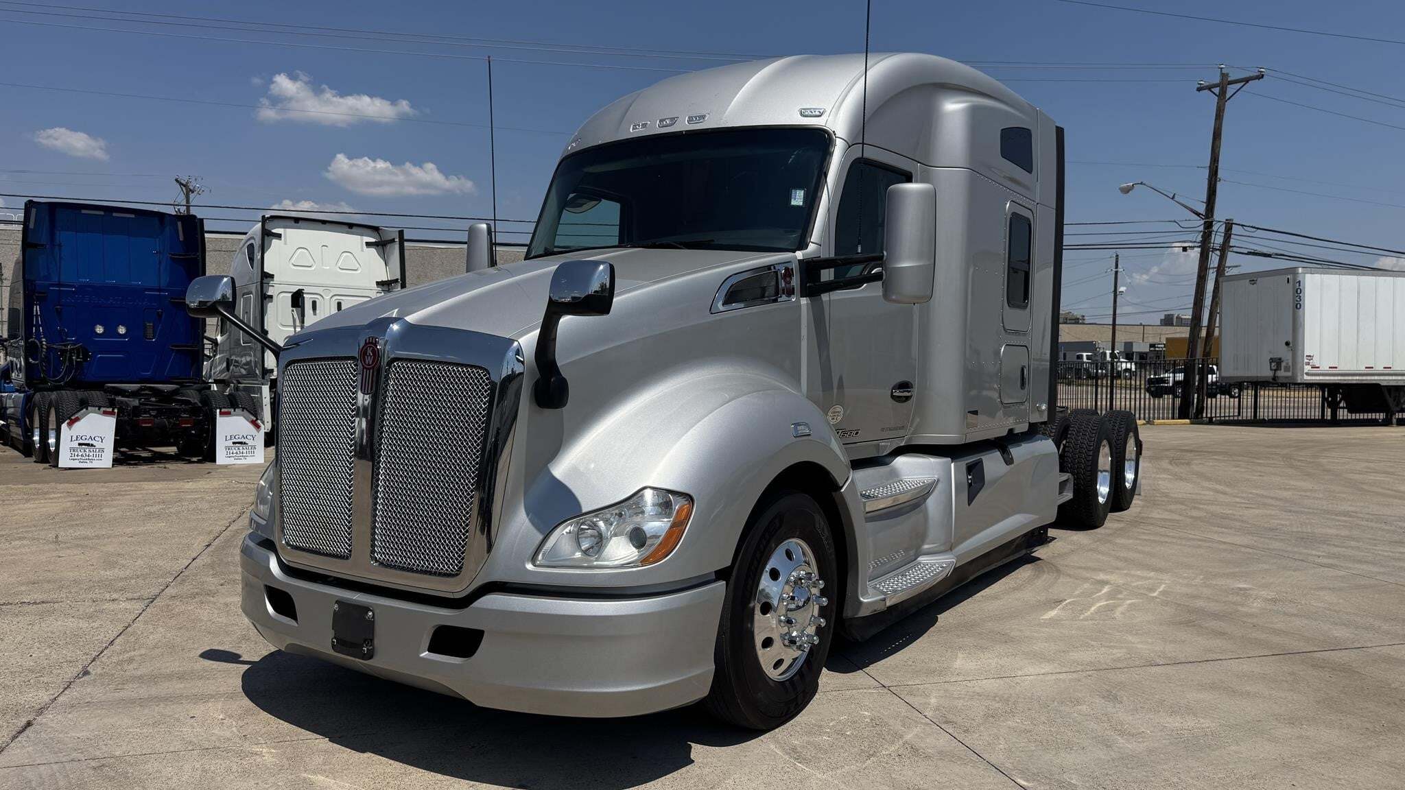 2020 KENWORTH T680 in Dallas, TX