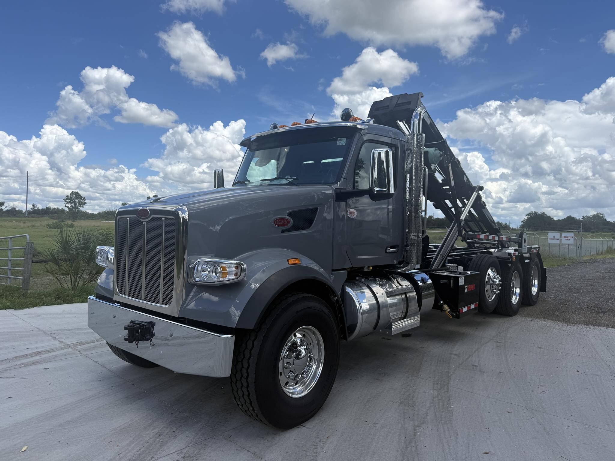 2027 PETERBILT 567 in Bartow, FL