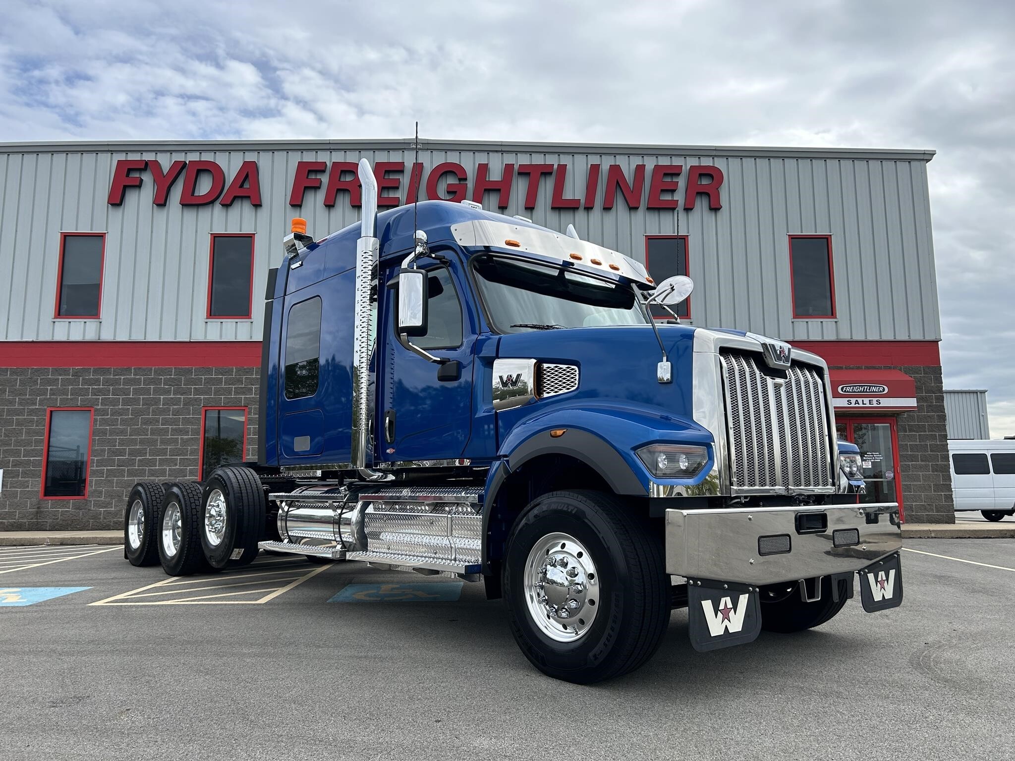 2027 WESTERN STAR 49X in Canonsburg, PA