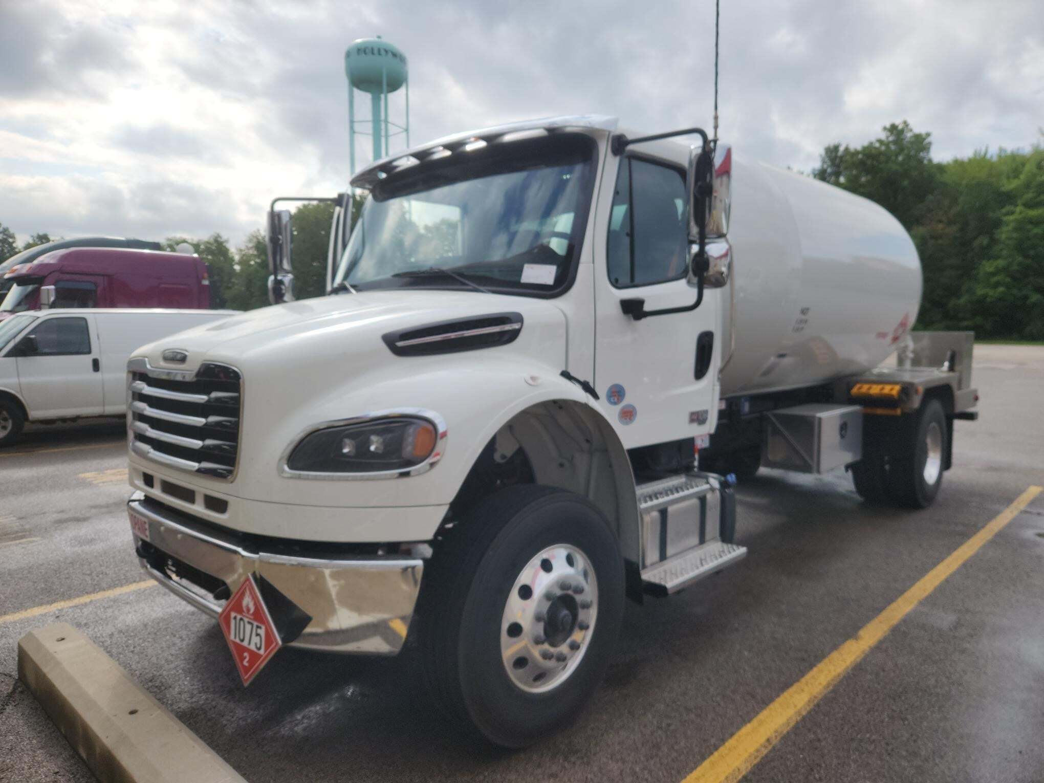 2027 FREIGHTLINER BUSINESS CLASS M2 106 PLUS in Harrisville, PA