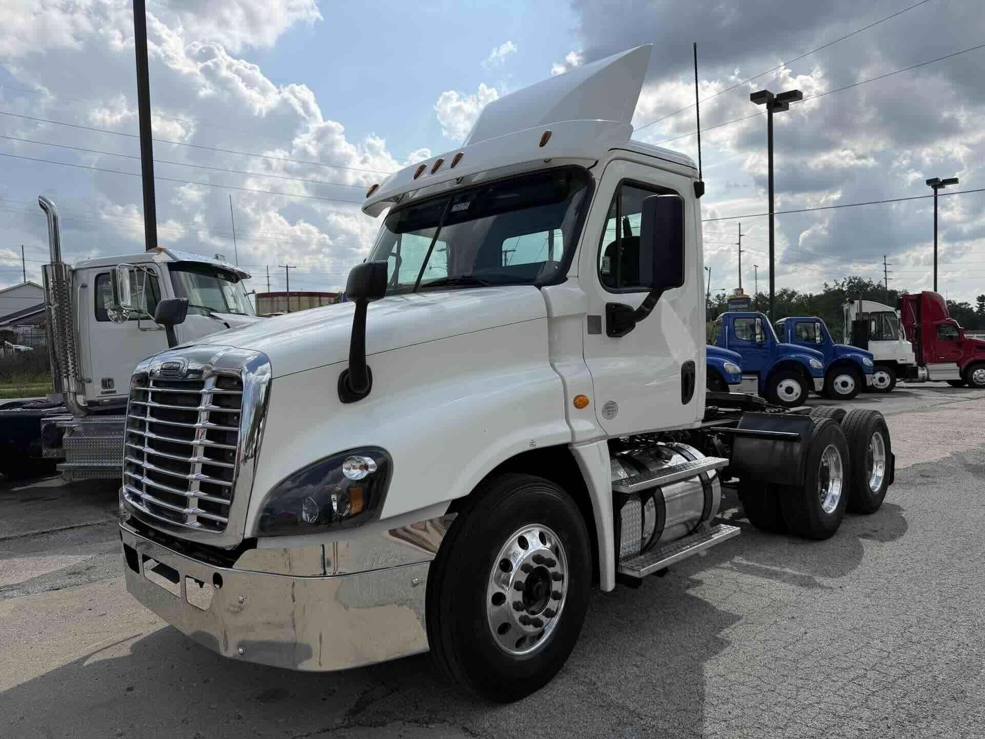 2018 FREIGHTLINER CASCADIA 125 in Fort Wayne, IN